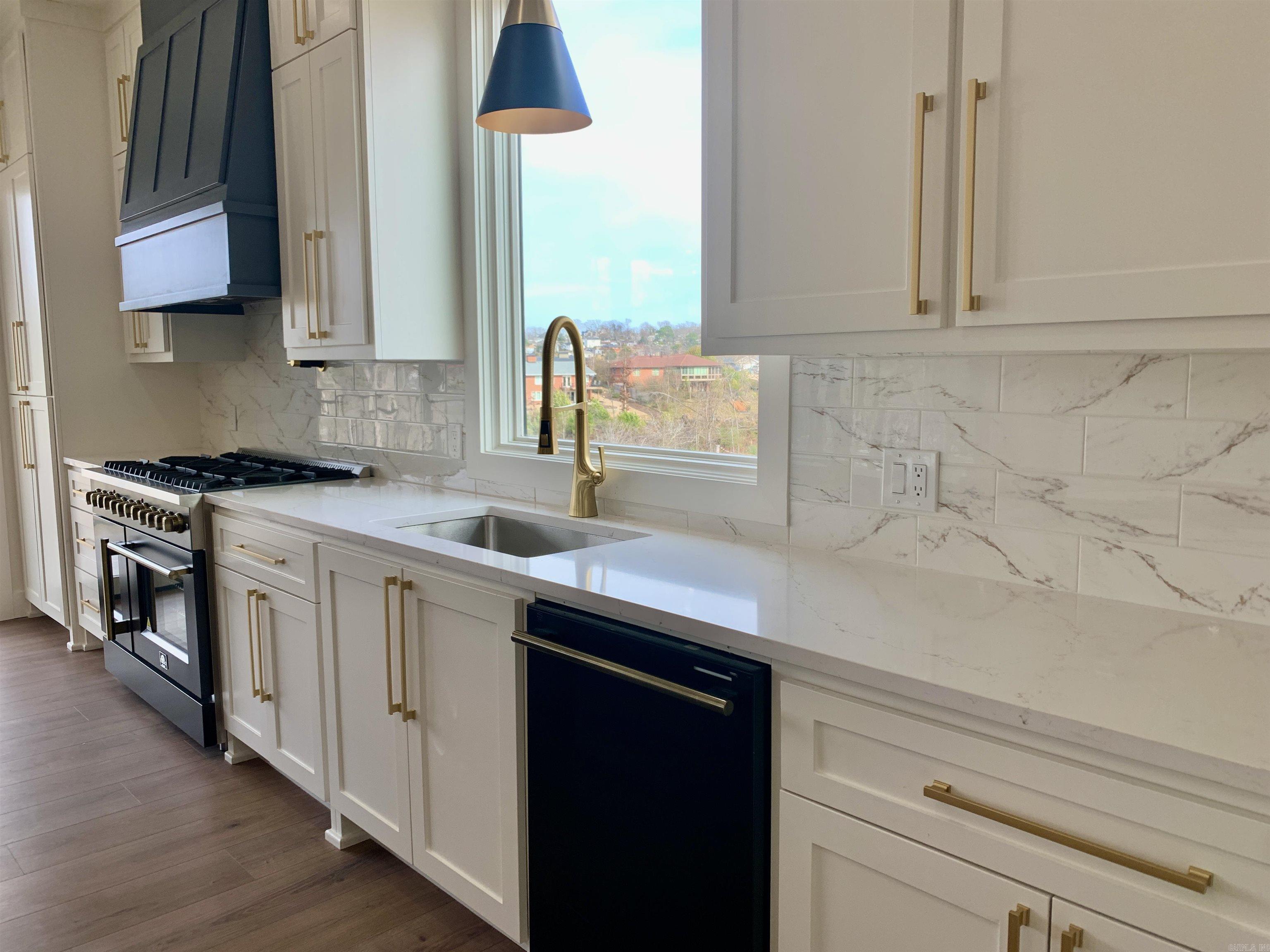 KINGWOOD PLACE - Residential