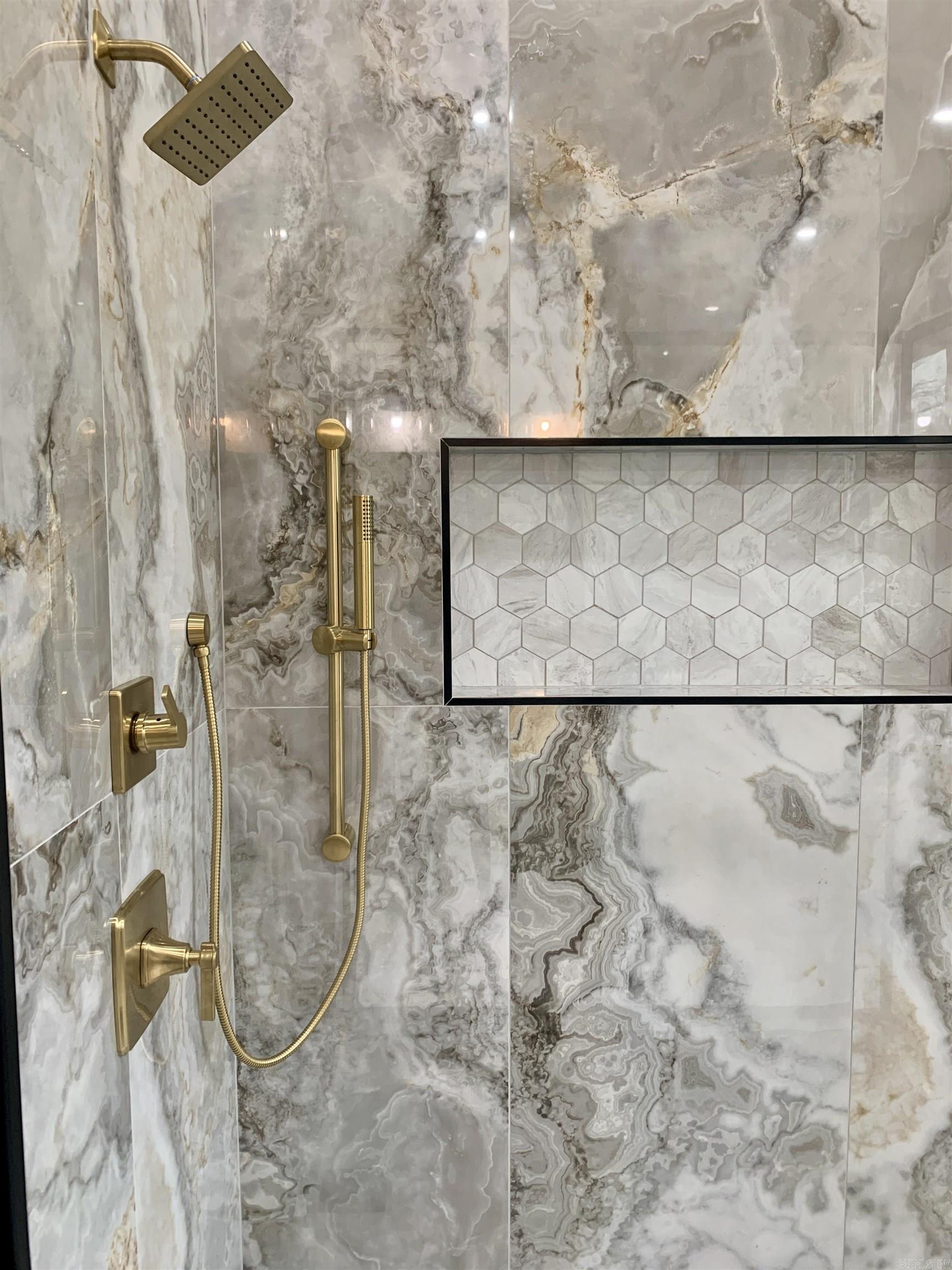 KINGWOOD PLACE - Residential