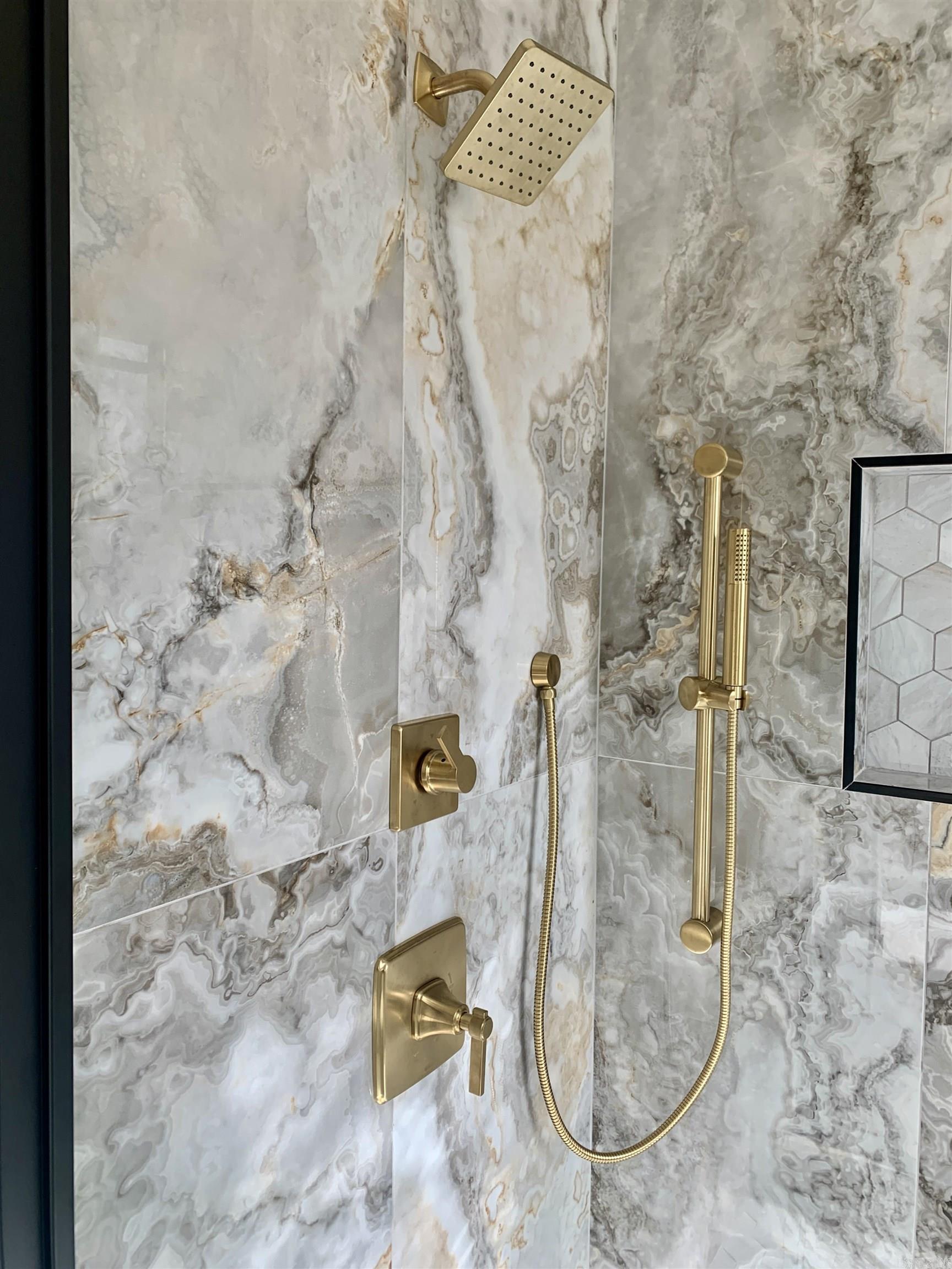 KINGWOOD PLACE - Residential