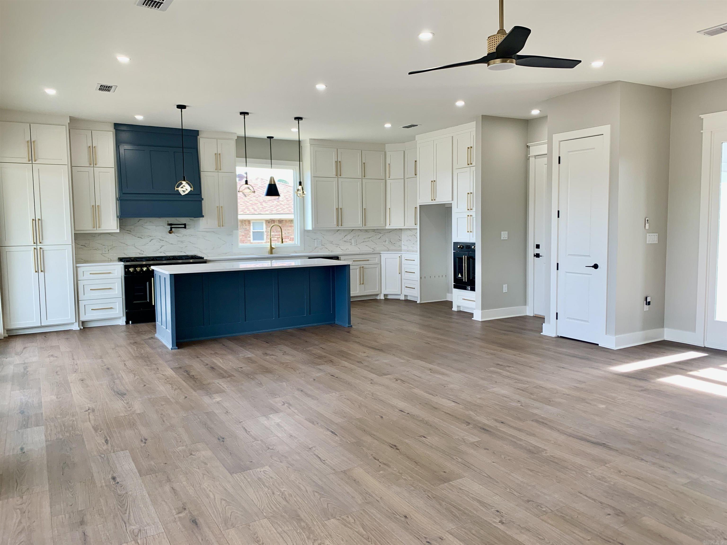 KINGWOOD PLACE - Residential