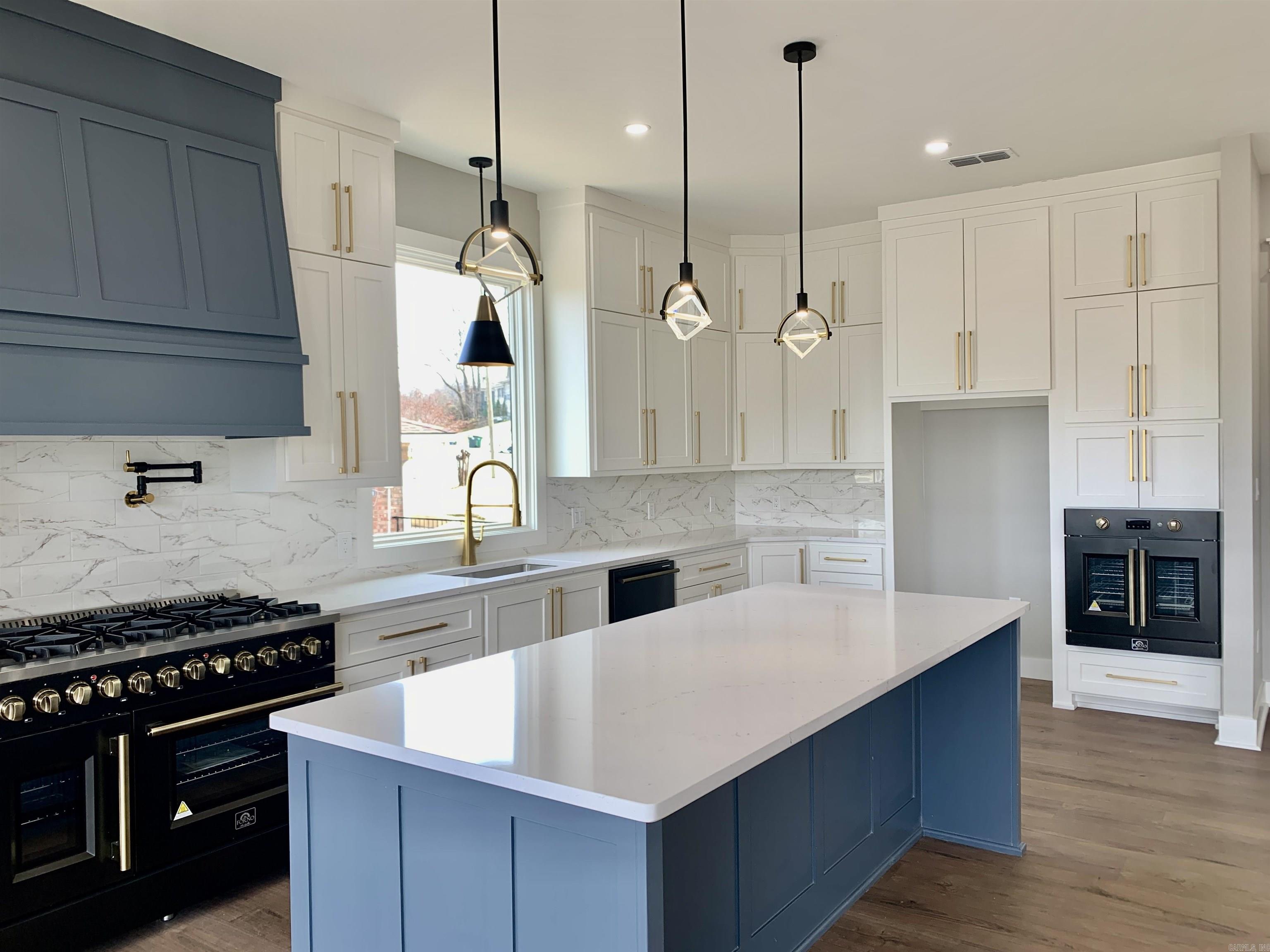 KINGWOOD PLACE - Residential