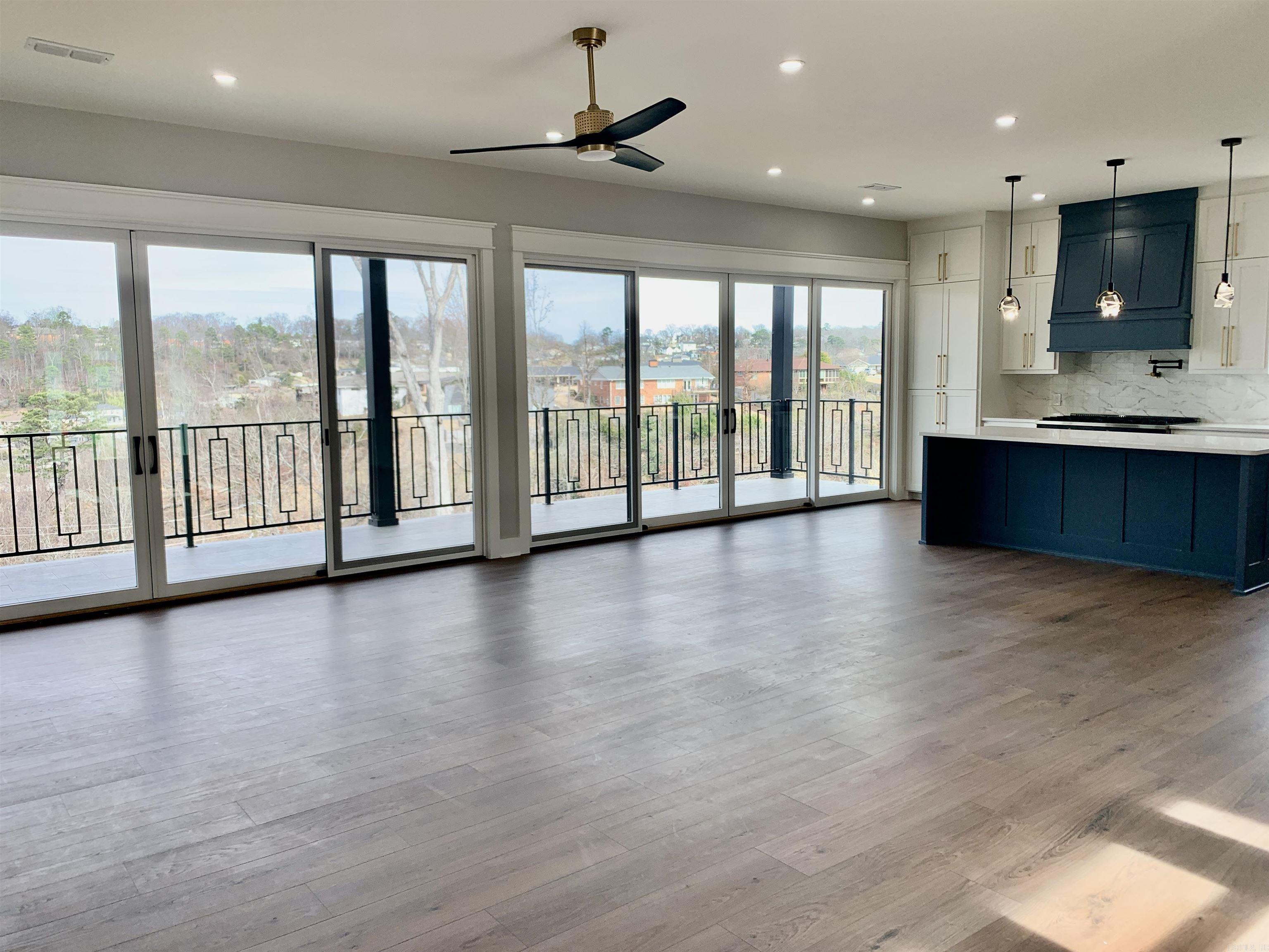 KINGWOOD PLACE - Residential