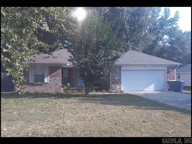 *CABOT* NICE HOME IN ROBINWOOD III SUBDIVISION!! This 3 Bedroom And 2 Bath Home Has 1480 Square Feet! 2-Car Garage For Parking! Fenced In Backyard! Range, Fridge, And Dishwasher & Disposal!! Eat-In Dining! NO SMOKING! PET FRIENDLY!! AVAILABLE NOW!!! <a href='https://raineyrealty.com/virtualtour.php?r=LCHdgm'> Click here for a 360° Virtual Tour</a>