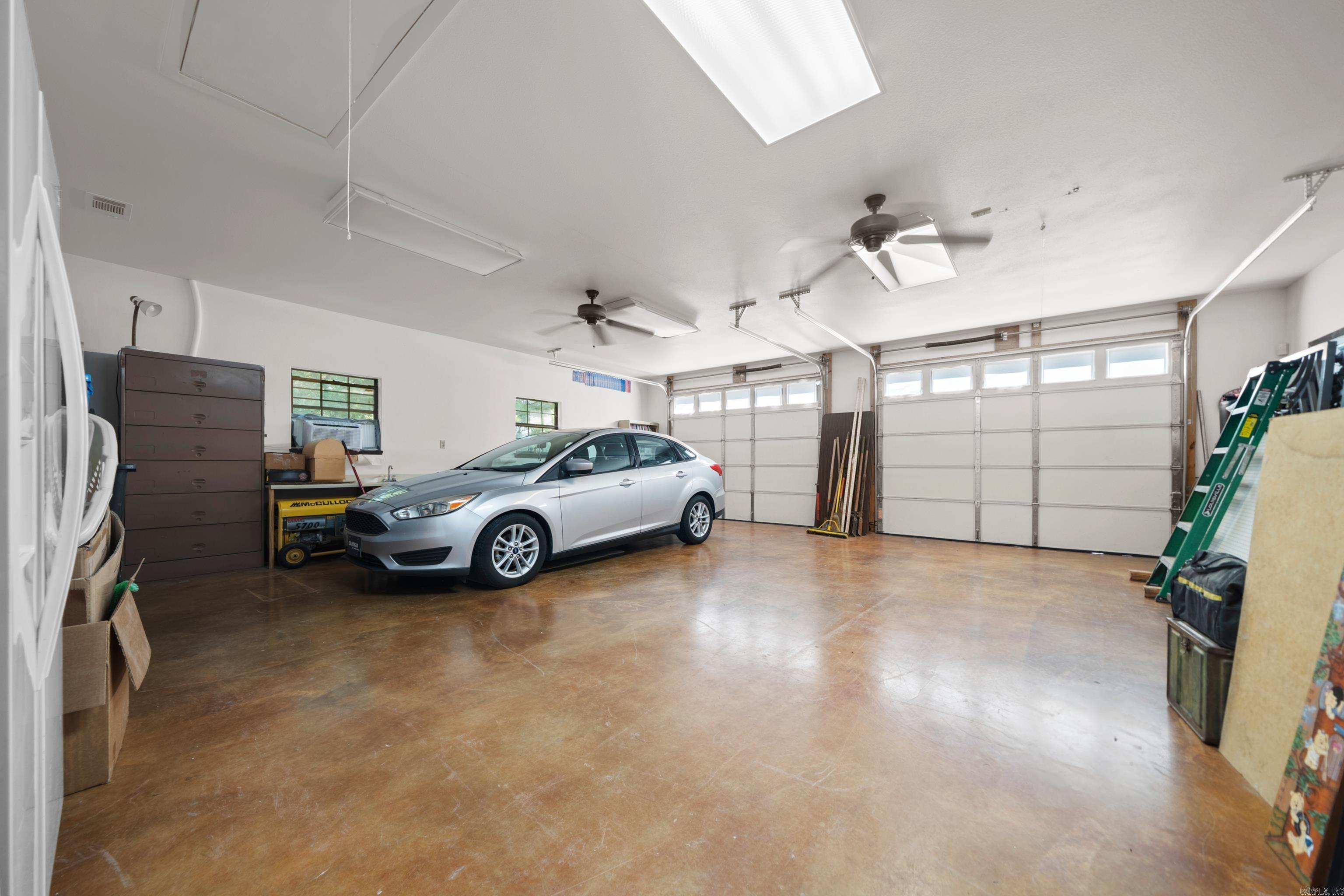 MOUNTAIN OAKS - Residential