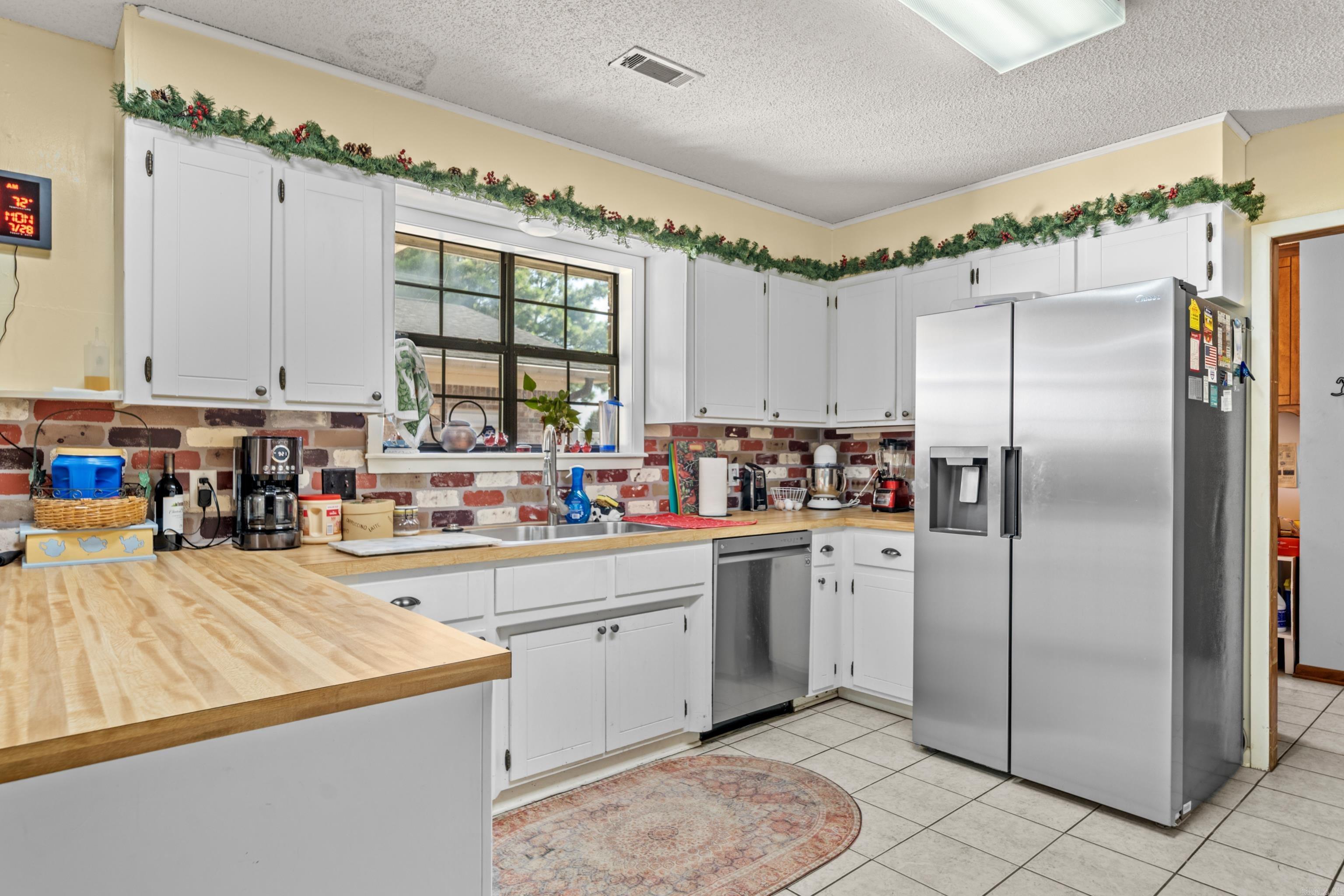 MOUNTAIN OAKS - Residential