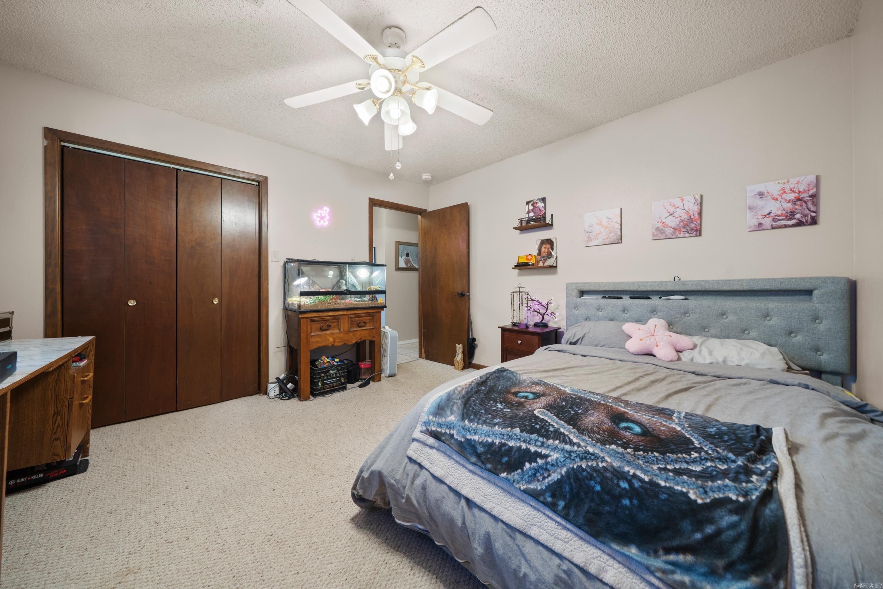 MOUNTAIN OAKS - Residential