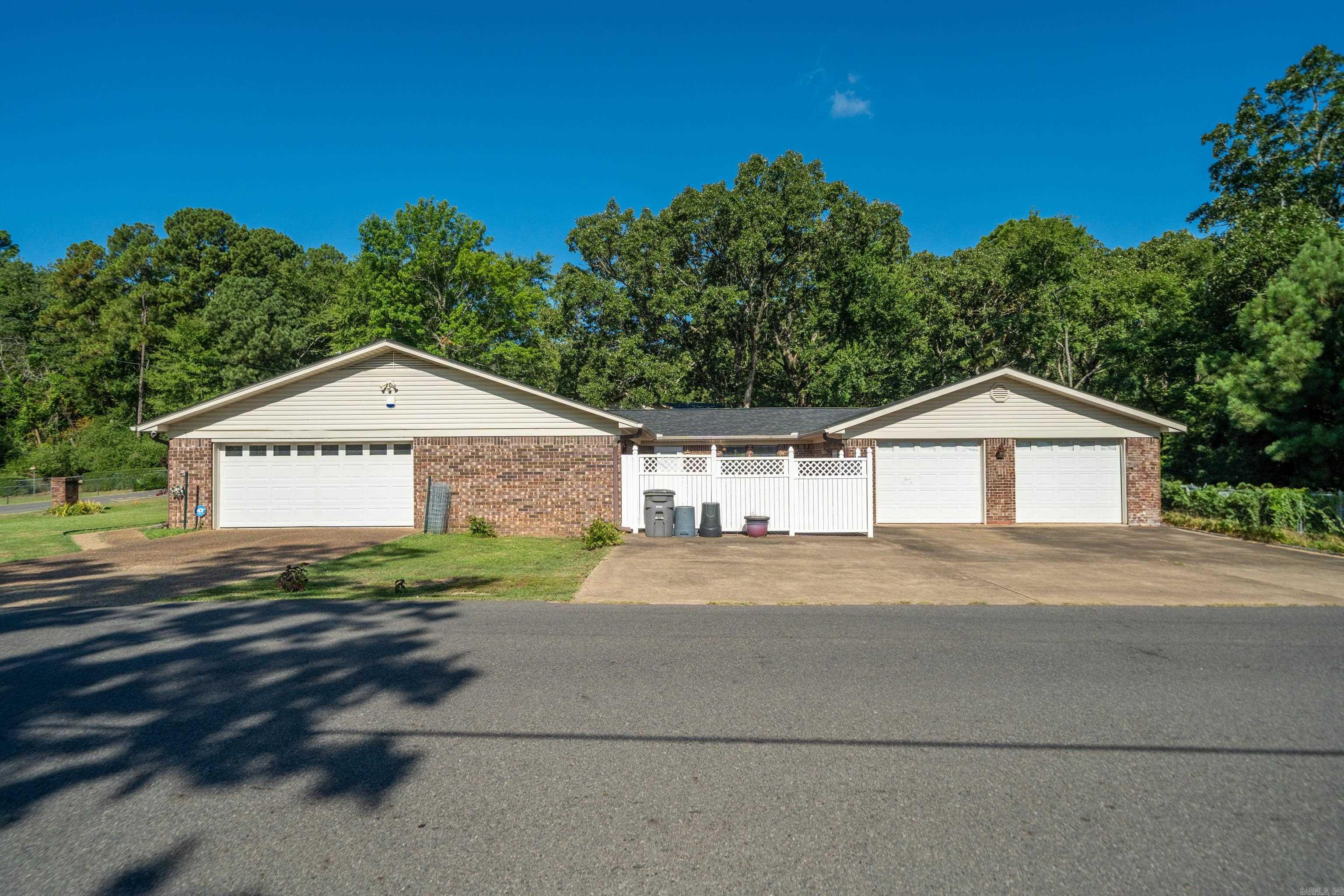 MOUNTAIN OAKS - Residential