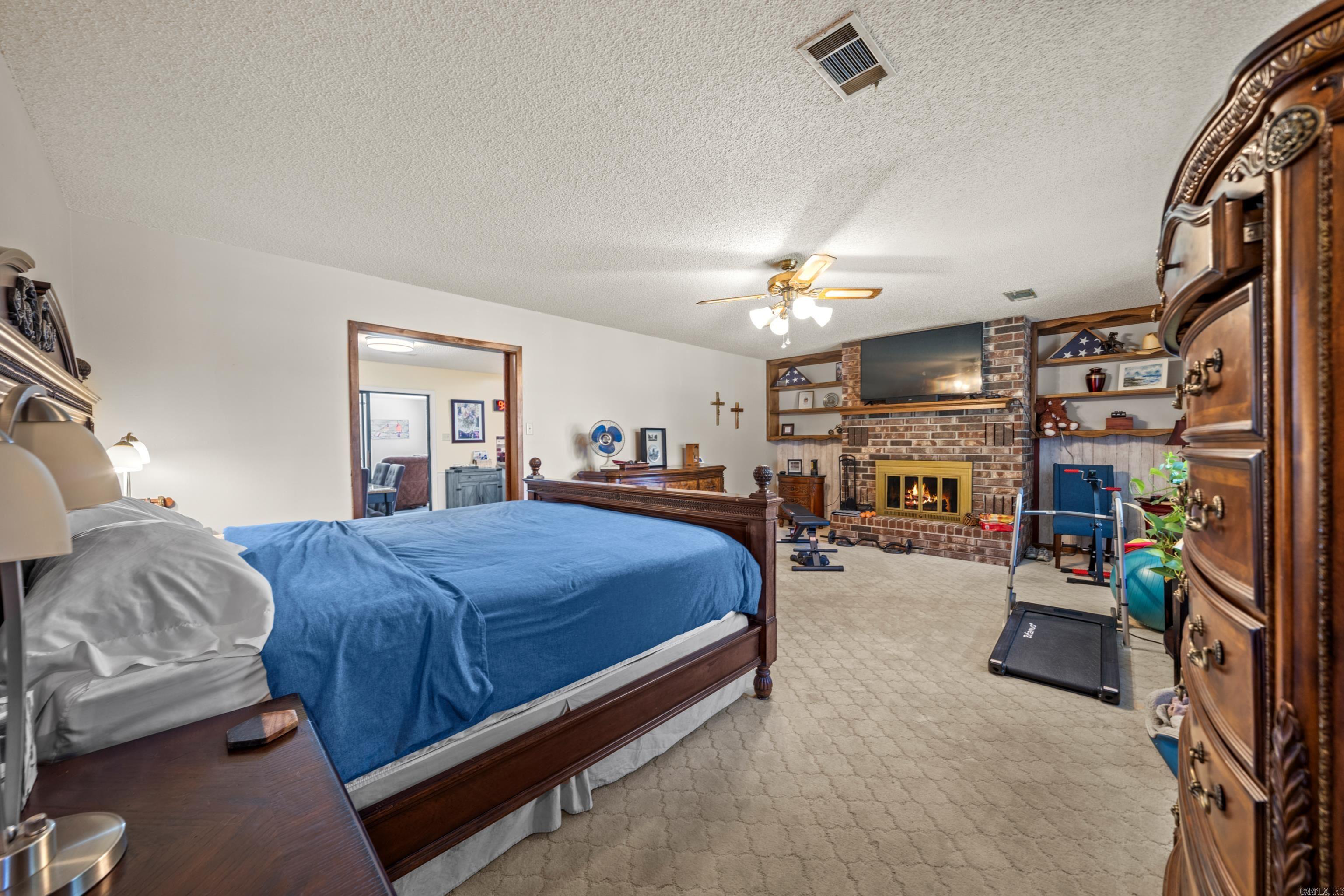 MOUNTAIN OAKS - Residential