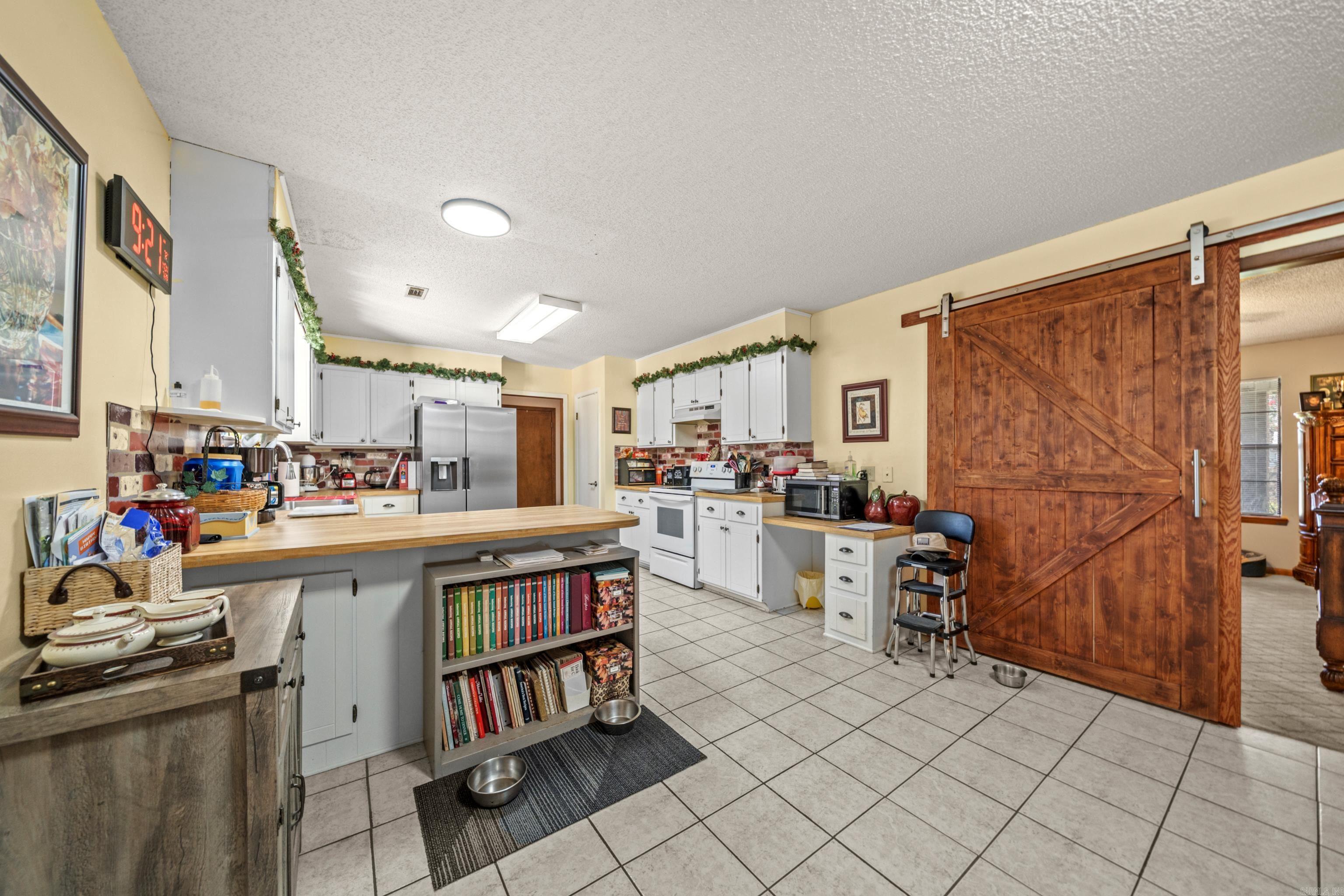 MOUNTAIN OAKS - Residential