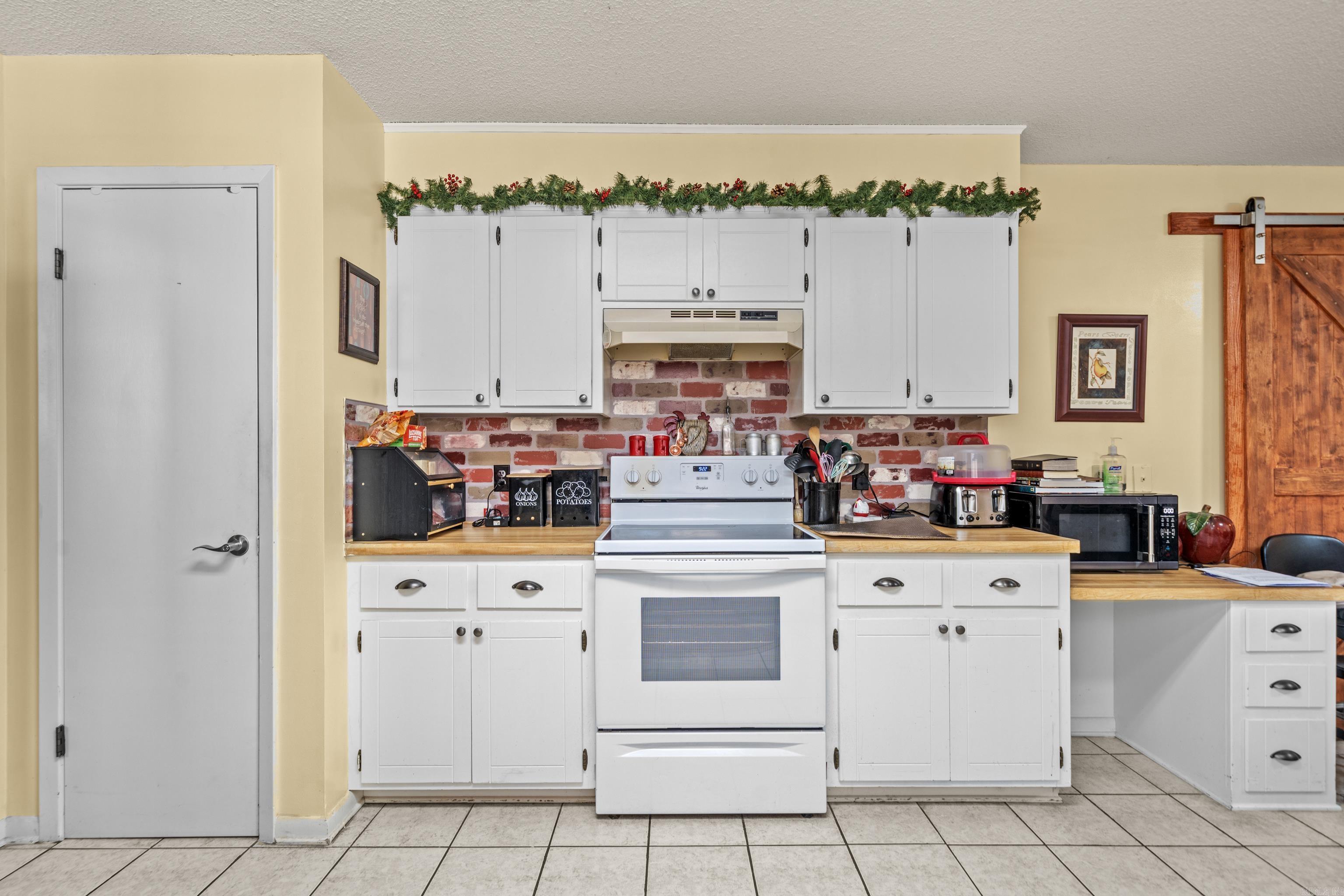 MOUNTAIN OAKS - Residential