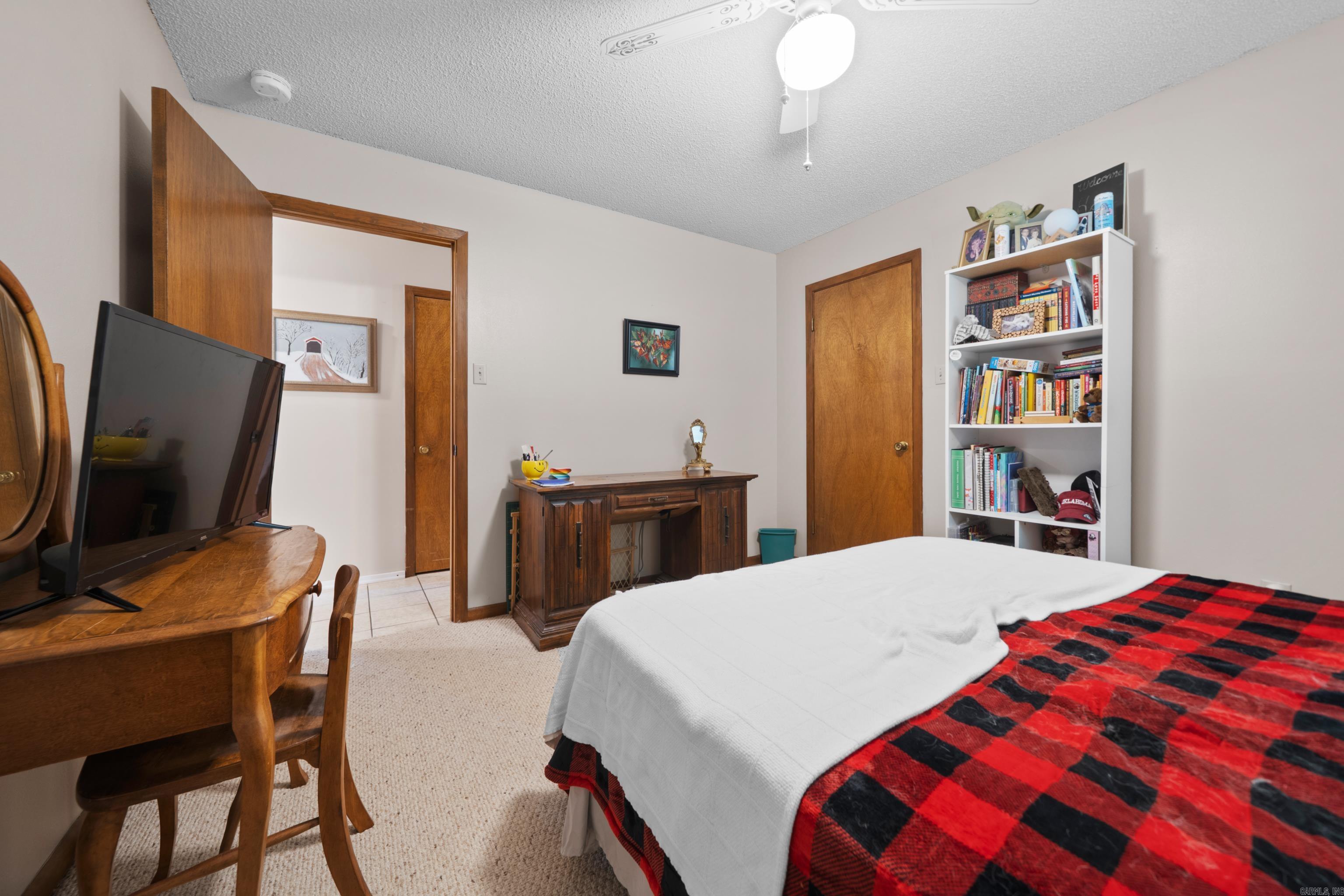 MOUNTAIN OAKS - Residential