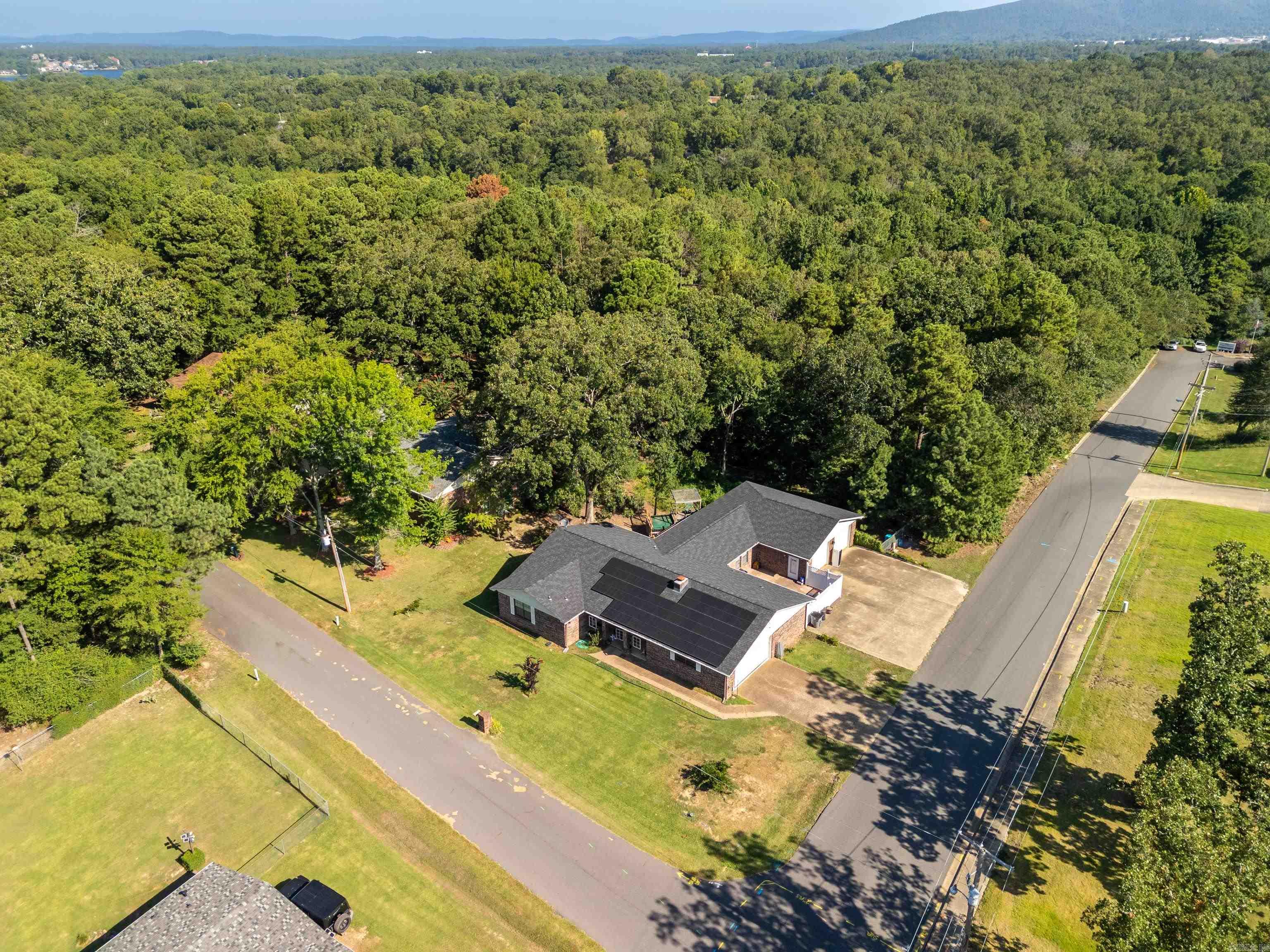 MOUNTAIN OAKS - Residential