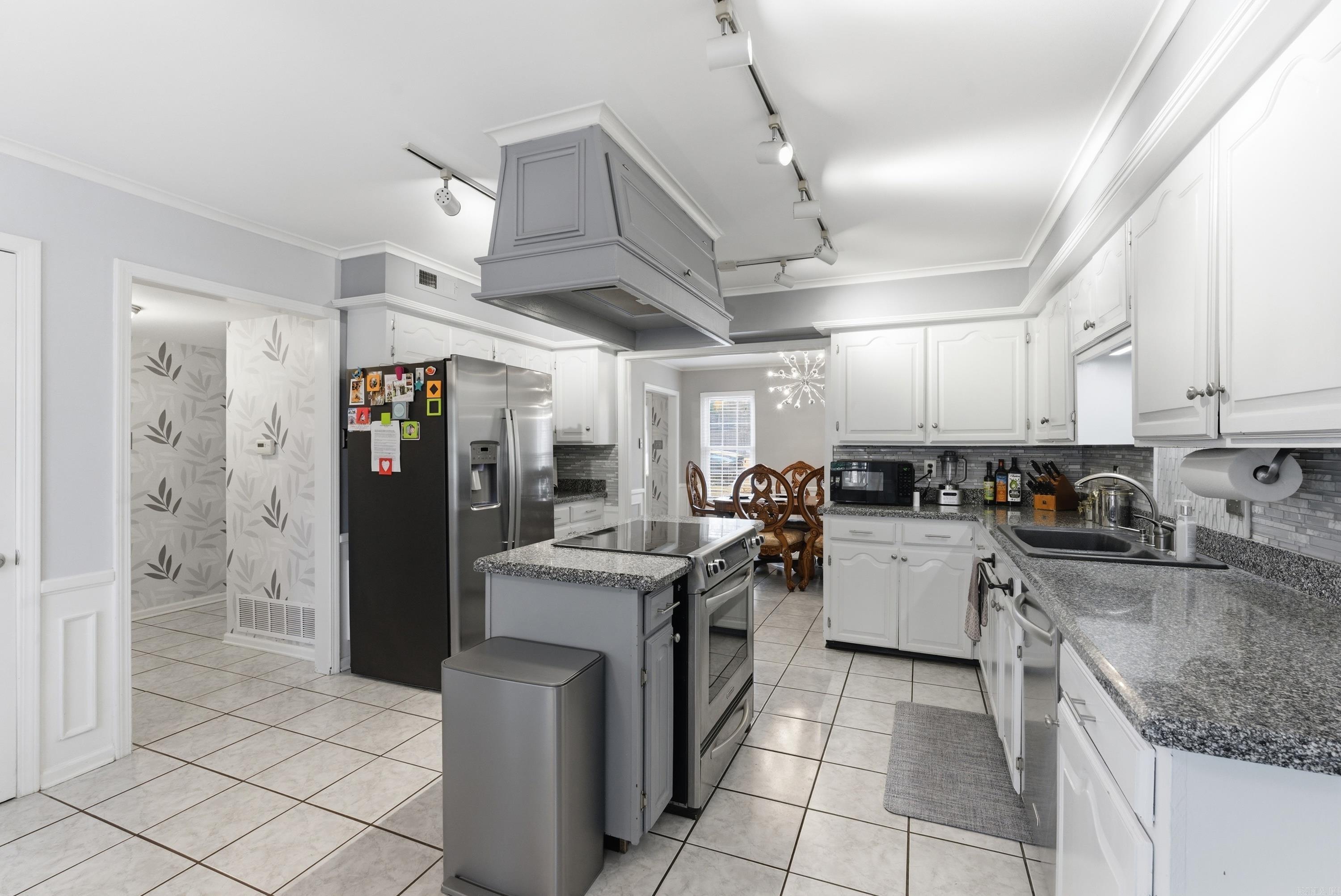 KIMBERLY MANOR ADDN - Residential