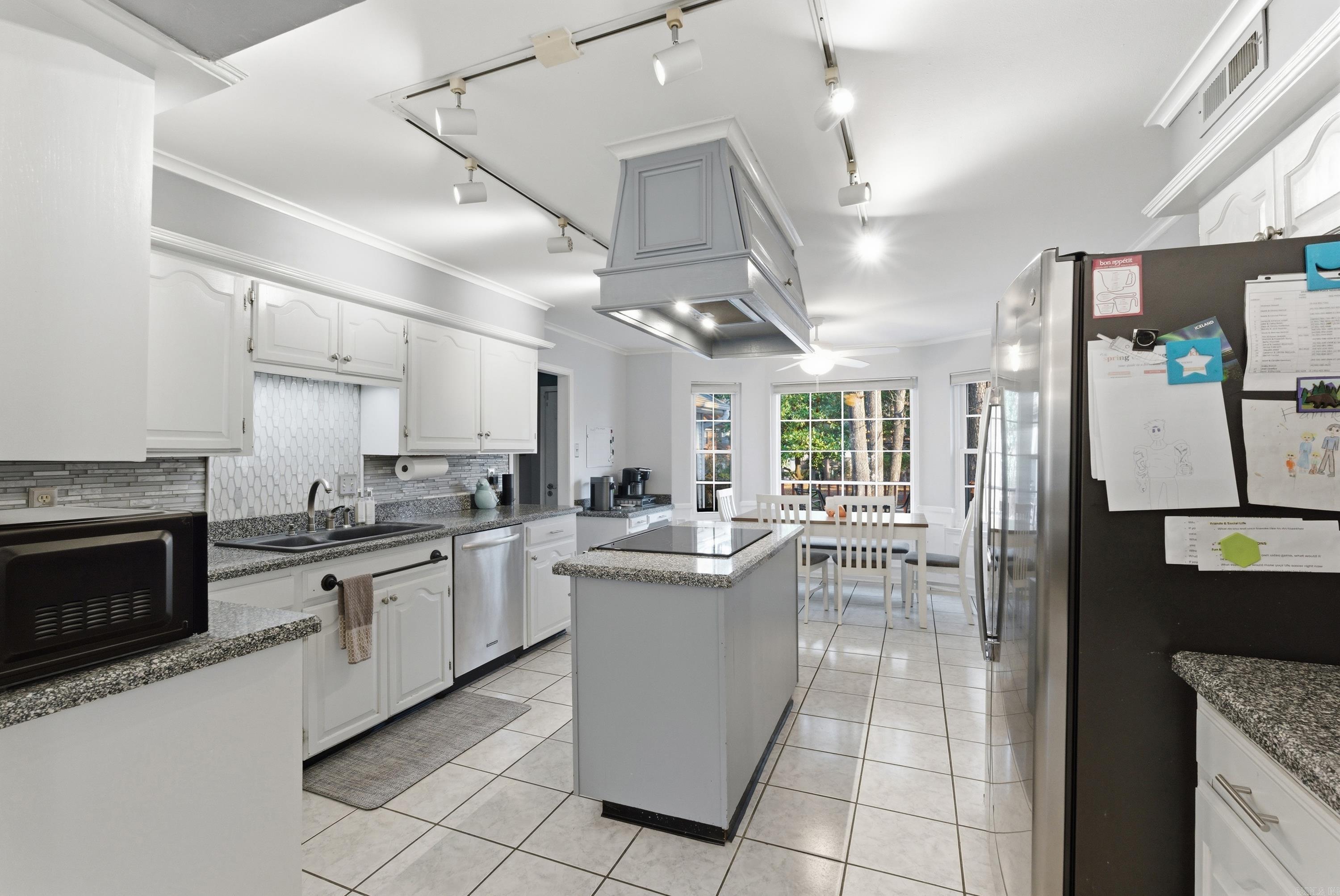 KIMBERLY MANOR ADDN - Residential