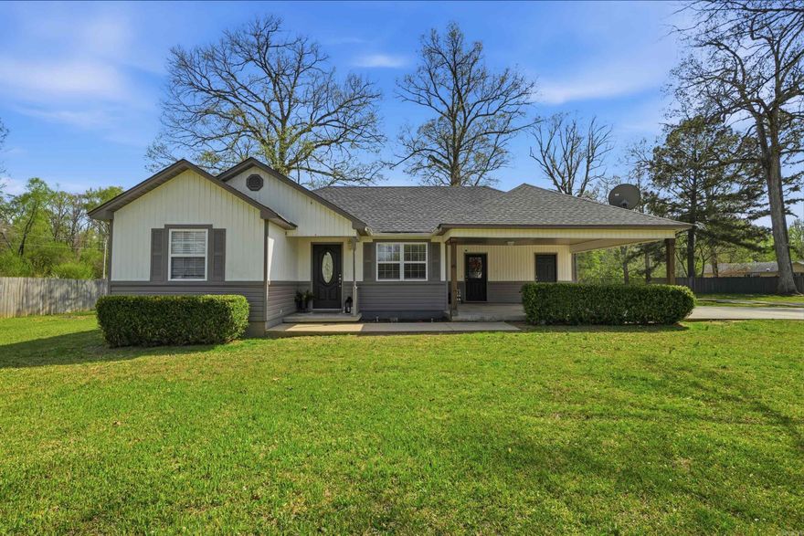 Beautiful 3 bedroom, 2 full bath home located just outside of Searcy City limits in White County! This charming 3 bed, 2 bath home sites on a spacious .37 acre lot in the quiet Shady Grove Subdivision. A great opportunity to enjoy comfortable living with a county feel - while minutes from town!