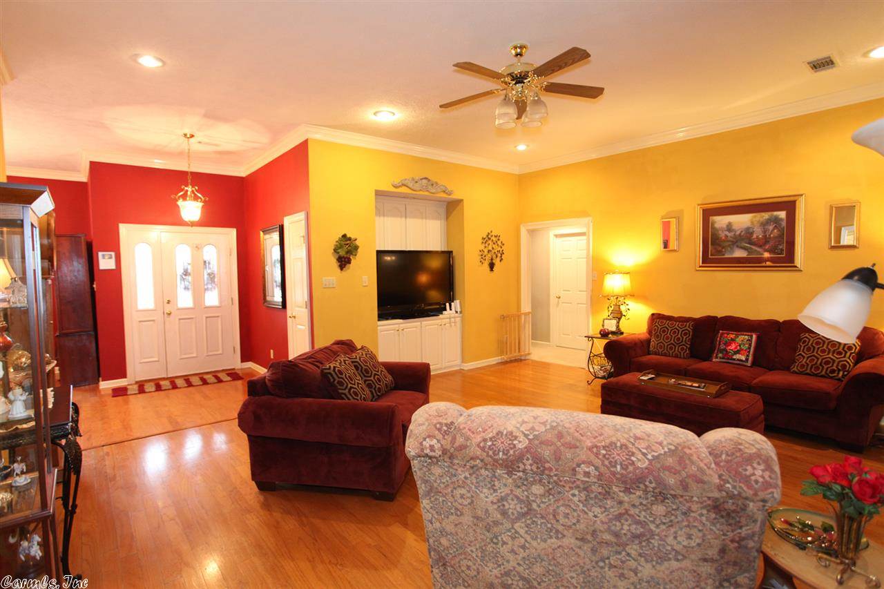 Royal Oaks - Residential