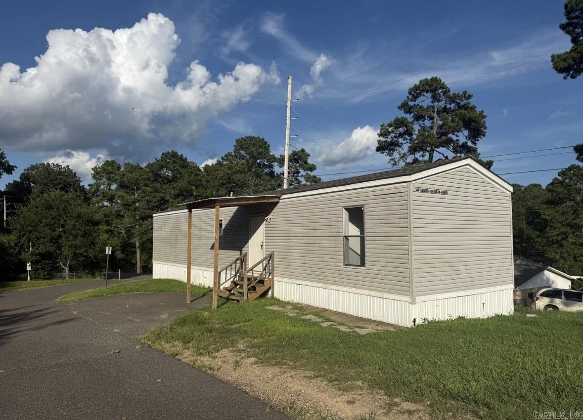 Welcome to your new home in the heart of Hot Springs, AR. This spacious 3-bedroom, 2-bathroom is freshly painted and ready for you to make it your own. The home features a modern, carpet-free interior, making it perfect for those who prefer easy-to-clean flooring. The kitchen comes equipped with a refrigerator, saving you the hassle and expense of purchasing your own. With its prime location and thoughtful amenities, this apartment offers a comfortable and convenient living experience. Don't miss out on this opportunity to enjoy the best of Hot Springs living.