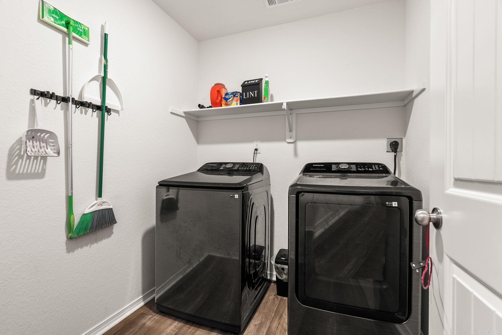 HILL FARM - Residential