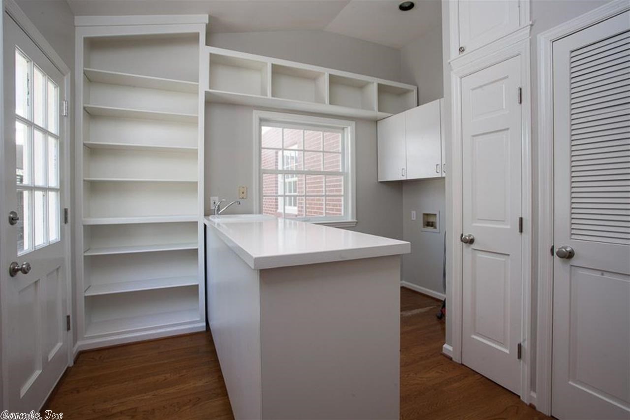 BEVERLY PLACE - Residential