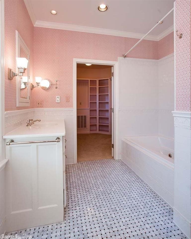 BEVERLY PLACE - Residential