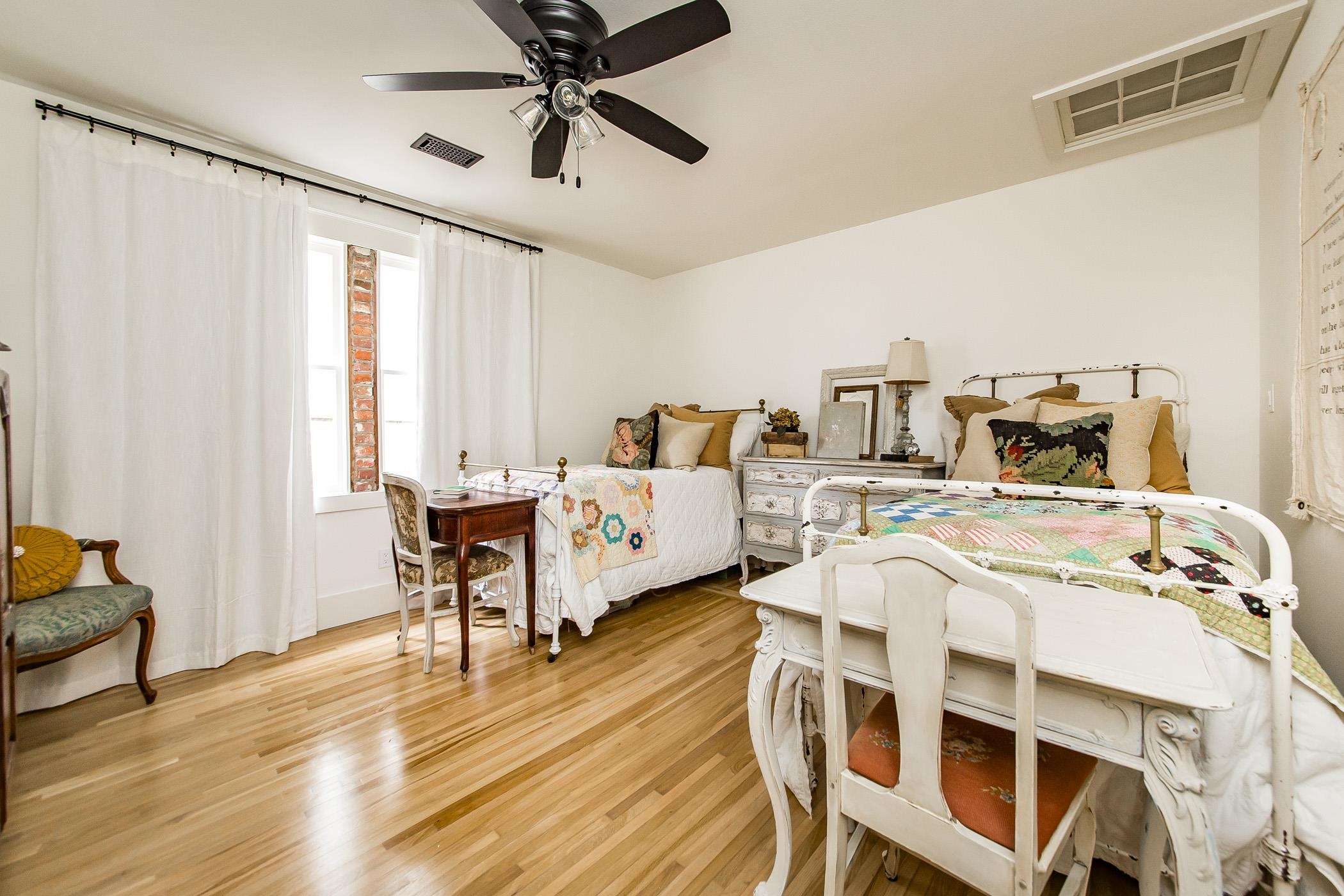 NEWTONS - Residential