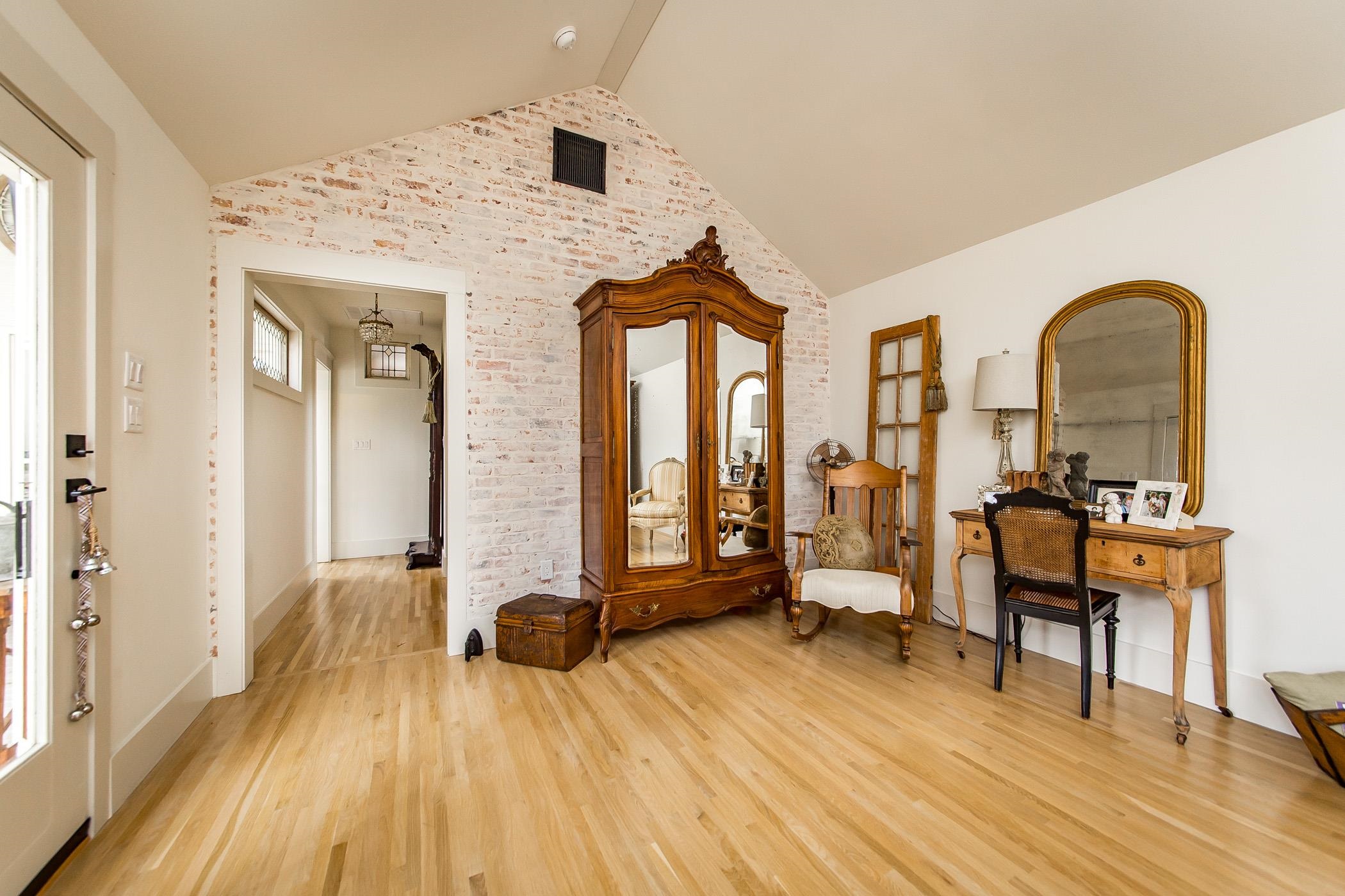 NEWTONS - Residential