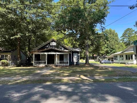 Photo of 1104 School Street, Malvern, AR 72104 (MLS # 26030504)