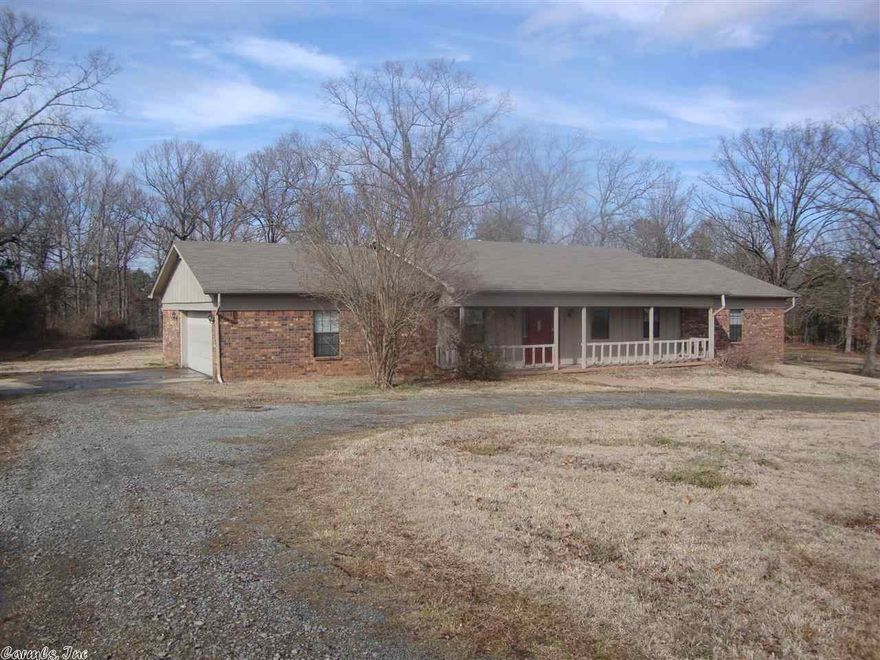 QUALIFIES FOR RD LOAN!!, GREAT PIECE OF PROPERTY , HOUSE SETS OFF OF THE ROAD, COVERED FRONT PORCH, PRIVACY IN BACK YARD, FRESH PAINT, GREAT VALUE FOR THE AREA.. UPDATES THAT INCLUDE NEW FLOORING (TILE, CARPET AND HARDWOOD).