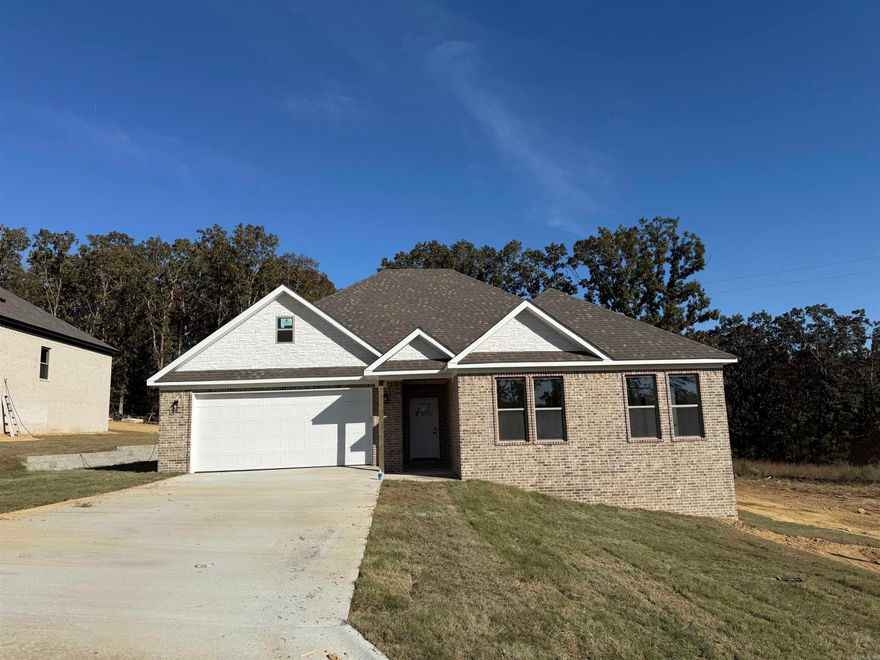 Welcome Home to this Stylish 4-Bed, 3-Bath home in George's Crossing! See Agent Remarks.