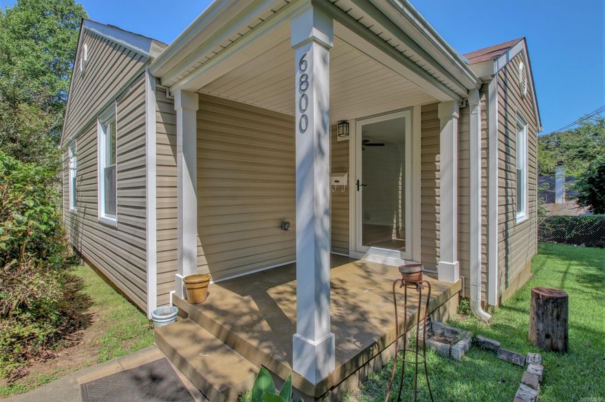This is a great little bungalow in a great area.  it backs up to Jefferson Elementary in Cammack Village.  Also close proximity to the shops and restaurants on Kavanaugh Blvd. in The Heights.  Ideal for a started home or a great lot for a new build.