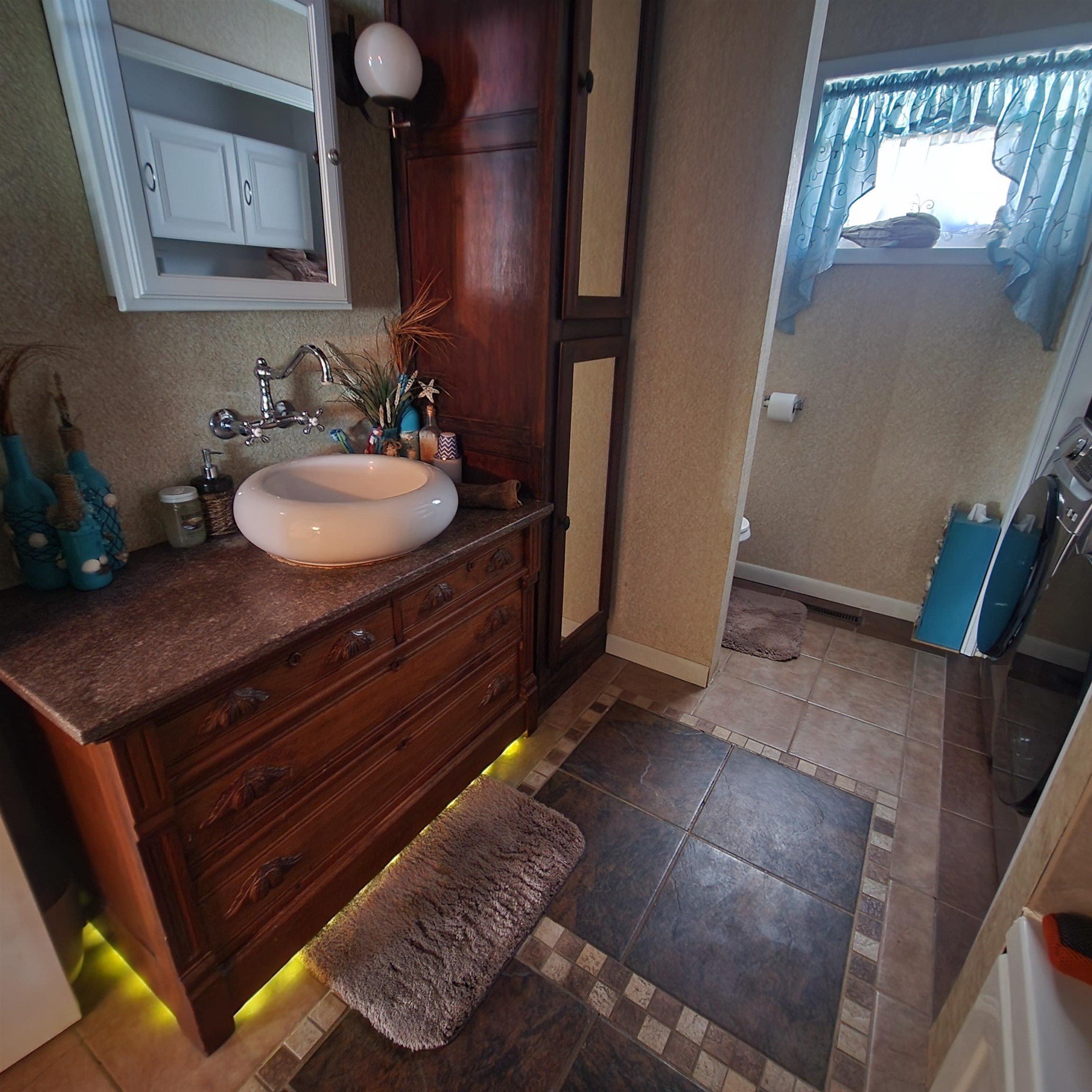 Navajo Second - Residential