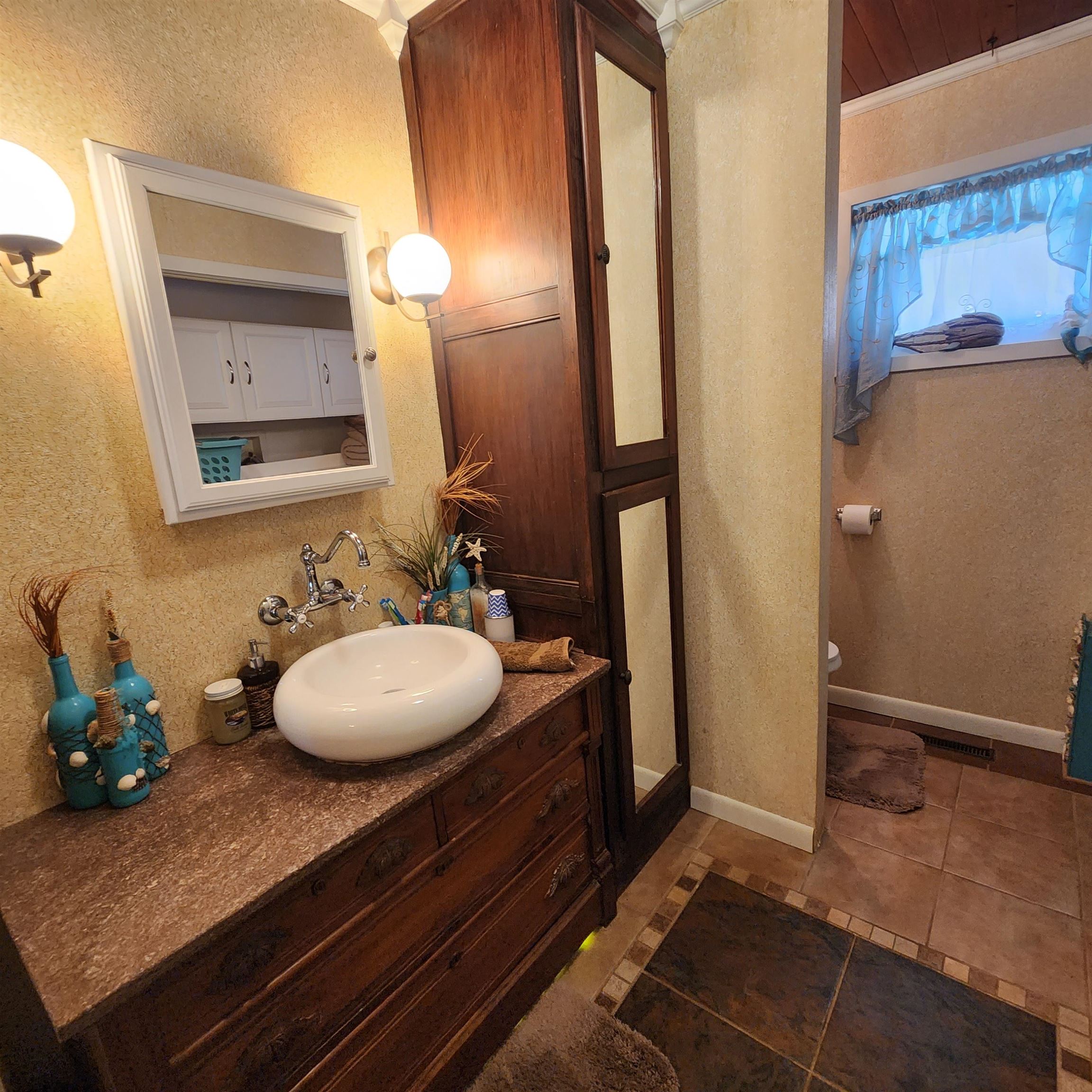 Navajo Second - Residential