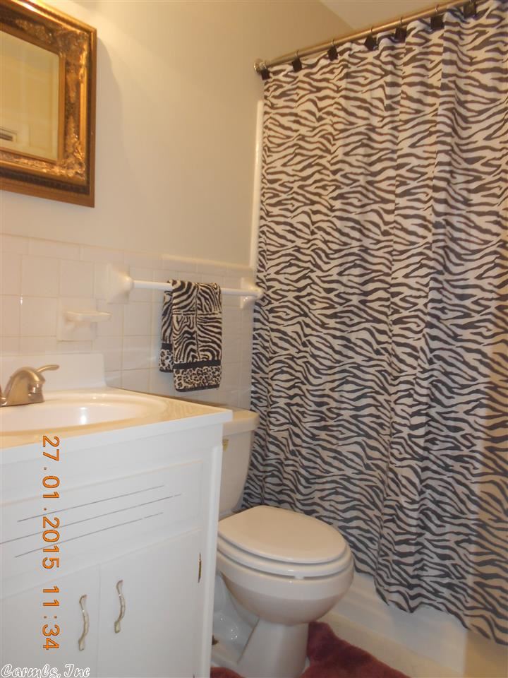 SECLUDED HILLS - Residential