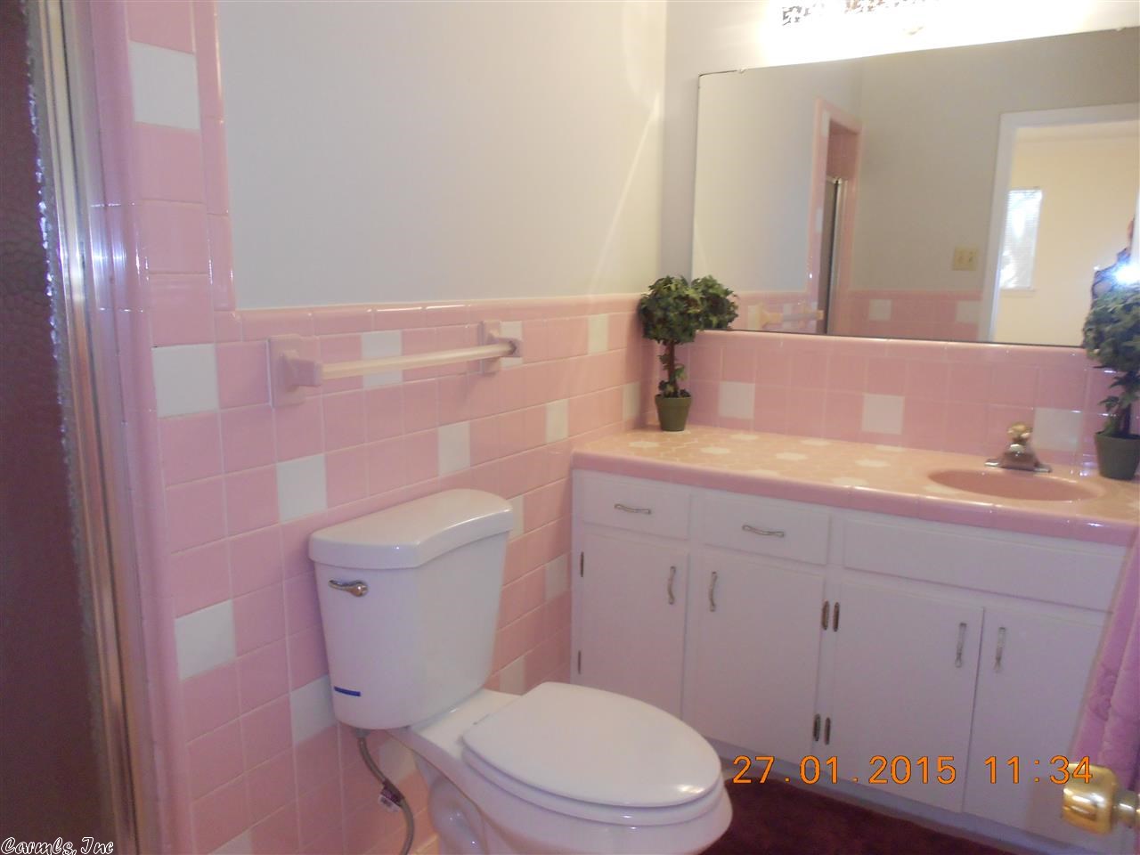 SECLUDED HILLS - Residential