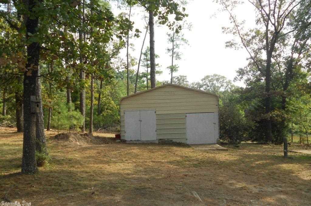 SECLUDED HILLS - Residential