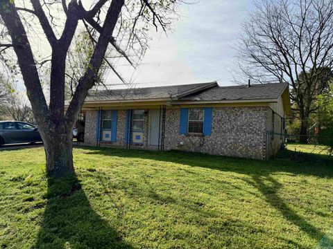 Photo of 104 McKinney St, Clarksville City, AR 72830 (MLS # 26009744)