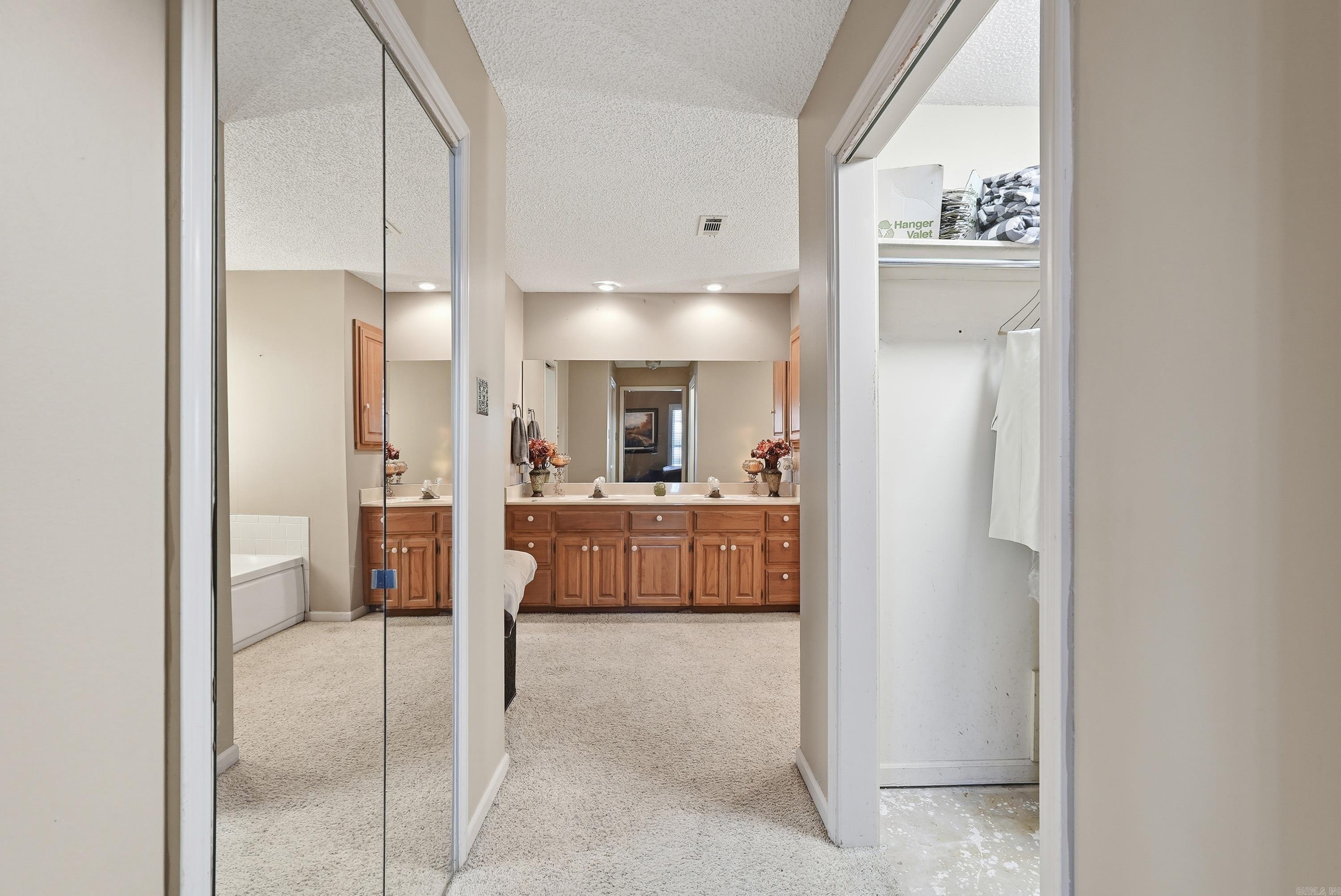 SHADY VALLEY - Residential