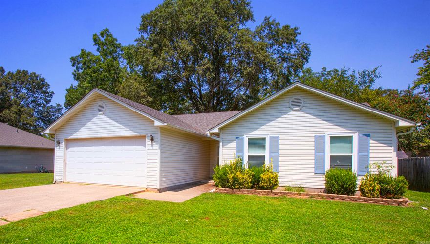 Cute 3BD/2BA in Lonoke that is waiting for you to call home. Prime location close to Lonoke schools. Luxury vinyl flooring throughout. Living room has plenty of natural light with vaulted ceilings and opens up to the eat-in-kitchen. Kitchen has granite countertops and a breakfast bar. Laundry closet with extra storage shelves. Ceiling fans in all bedrooms. Back patio perfect for enjoying those beautiful Arkansas days. Yard is maintainable with a lot of potential! This property is managed by Hoffman Team so beware of scammers - we will never ask you to Cashapp us money. The lease for this property is flexible with a 3% increase. Income must be 3x the amount of rent. This property does not accept section 8.