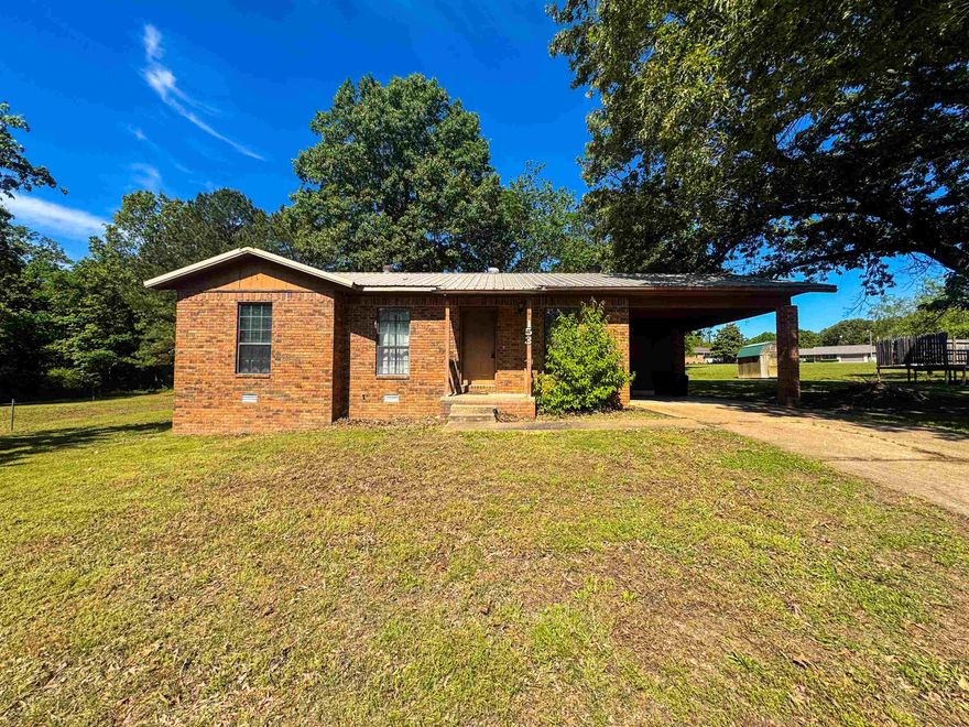 Welcome to 153 Sara Circle in Ash Flat, Arkansas — a true fixer-upper with amazing bones and the kind of potential investors hunt for. This all-brick, 3-bed, 1-bath home features a metal roof and an open-concept kitchen, living, and dining area, giving you a solid foundation to build something special. Sitting on a 0.59± acre lot in a quiet, friendly neighborhood, this property offers space, privacy, and a great setting for a flip, rental, investment property, or full-time residence. Even though it needs work, this one checks all the boxes: great property, great area, great price. With the right vision, 153 Sara Circle can become a standout home or a strong addition to any portfolio.