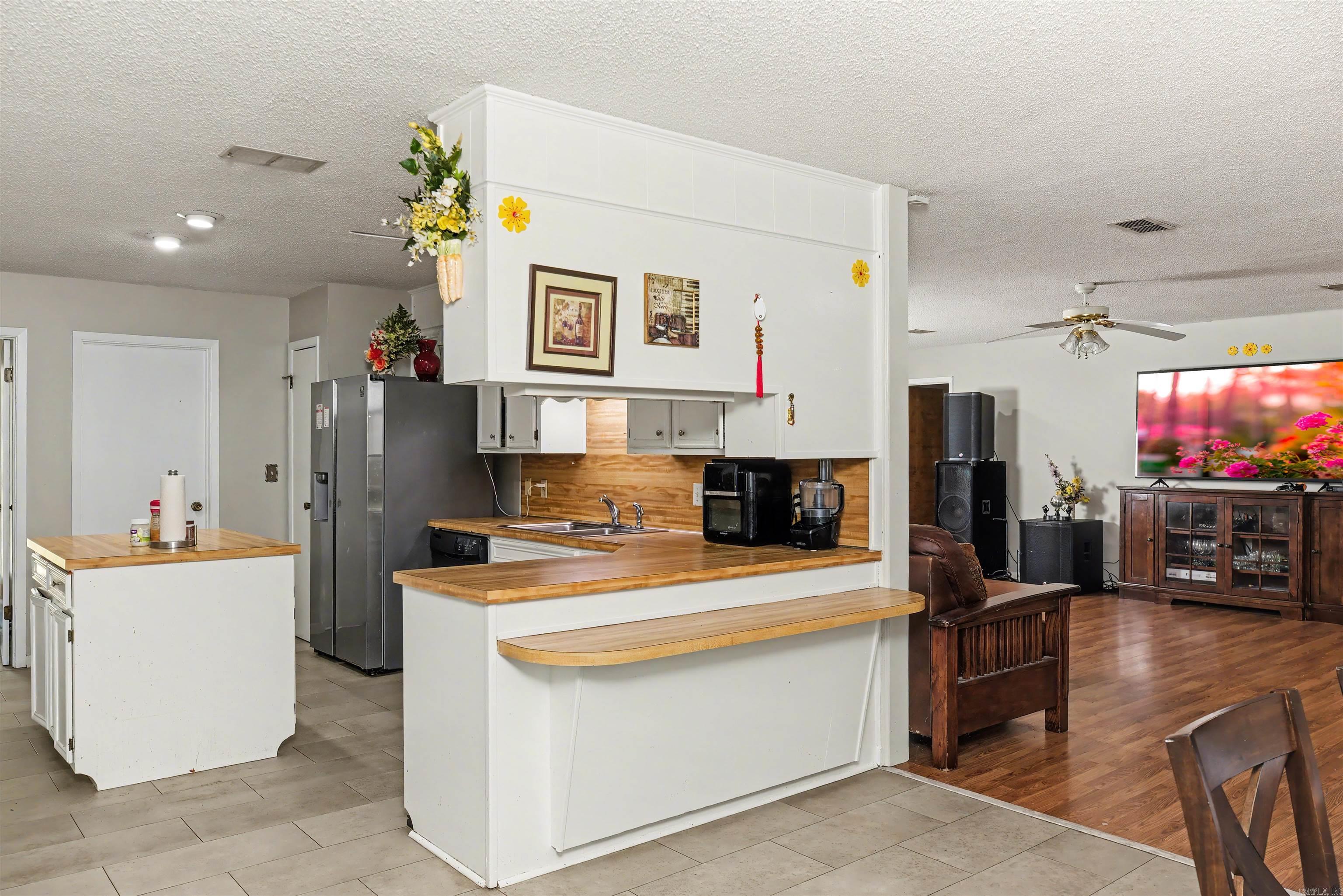 COUNTRY VILLAGE ESTATES - Residential