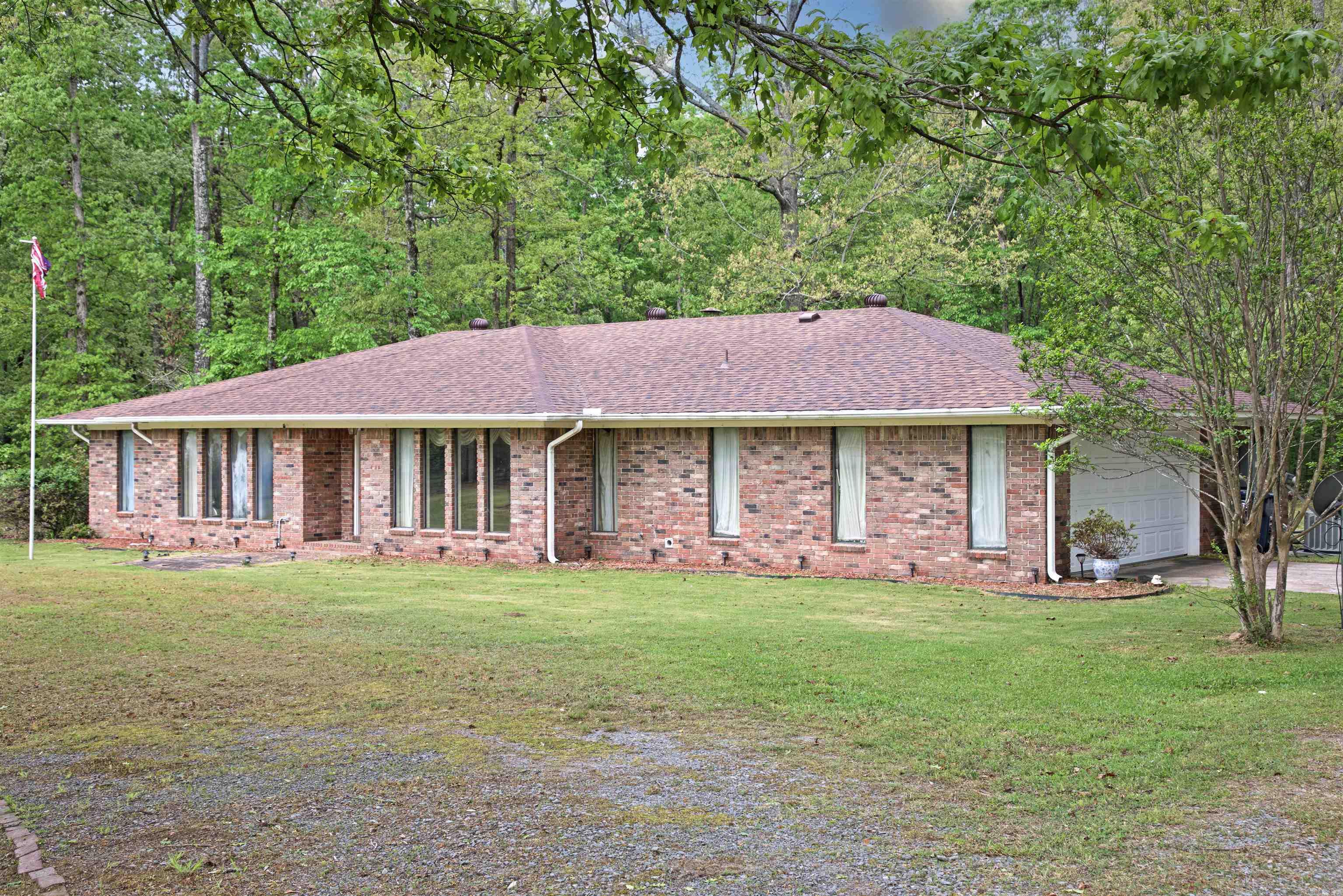 COUNTRY VILLAGE ESTATES - Residential