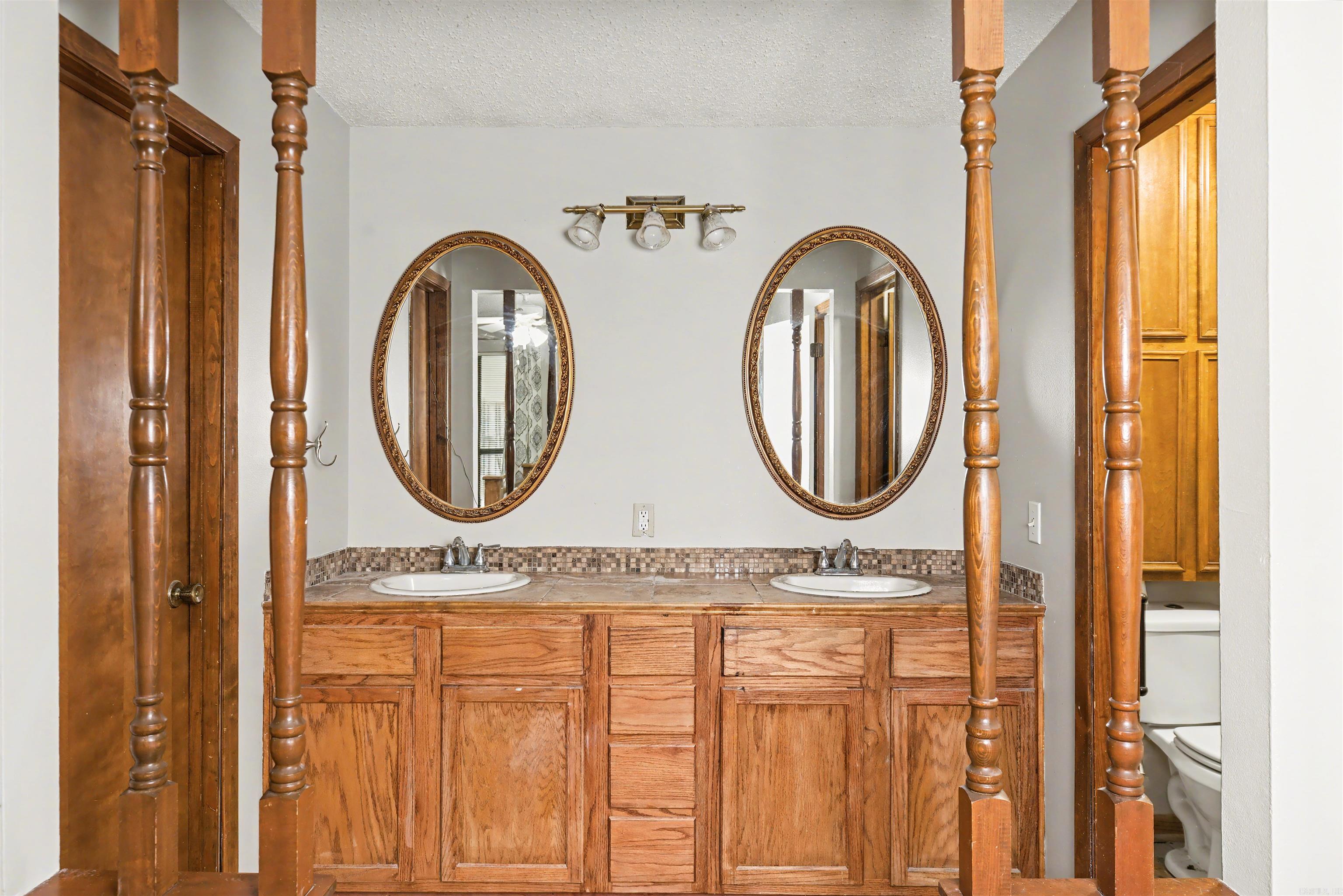 COUNTRY VILLAGE ESTATES - Residential