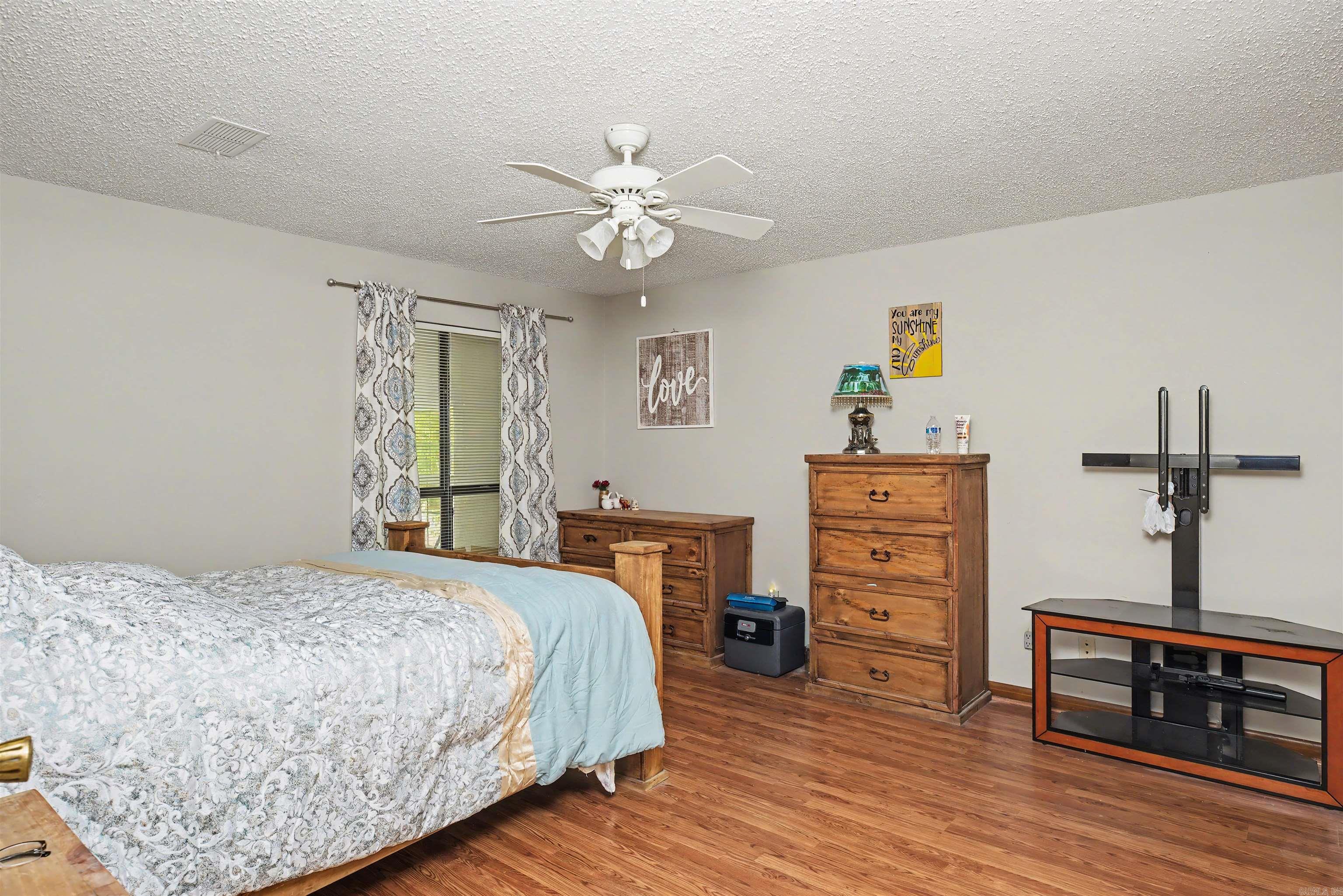 COUNTRY VILLAGE ESTATES - Residential