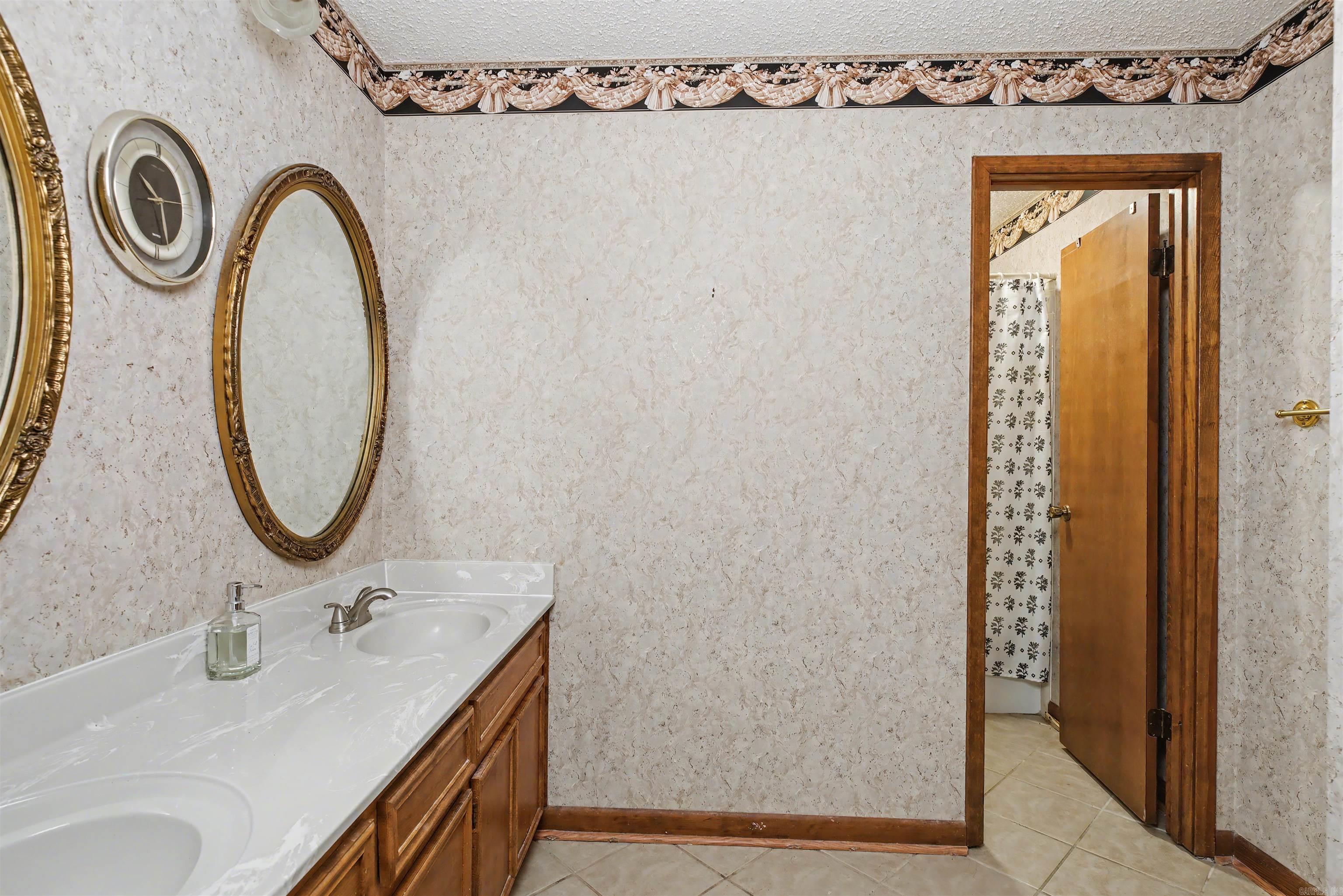 COUNTRY VILLAGE ESTATES - Residential