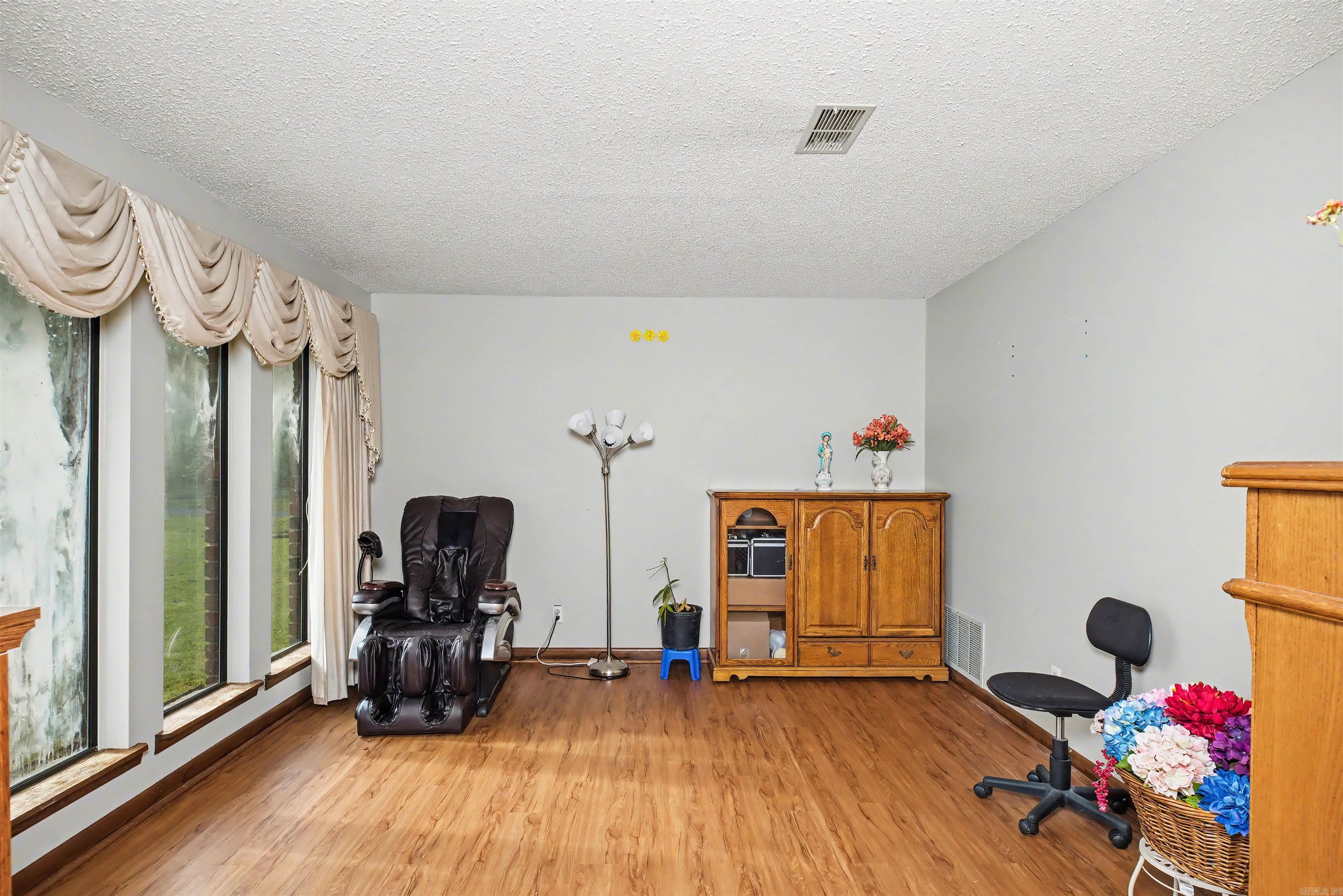 COUNTRY VILLAGE ESTATES - Residential