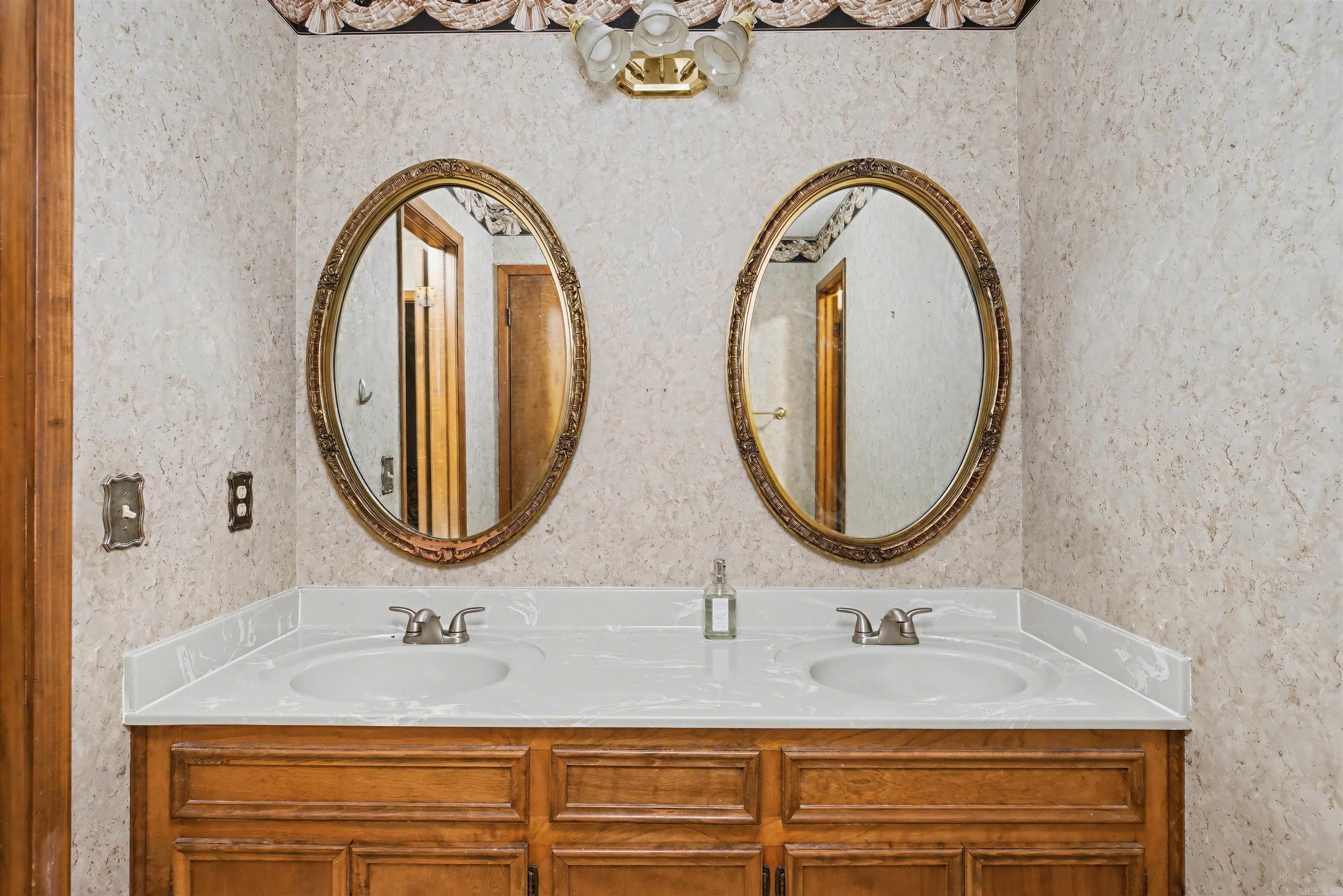 COUNTRY VILLAGE ESTATES - Residential