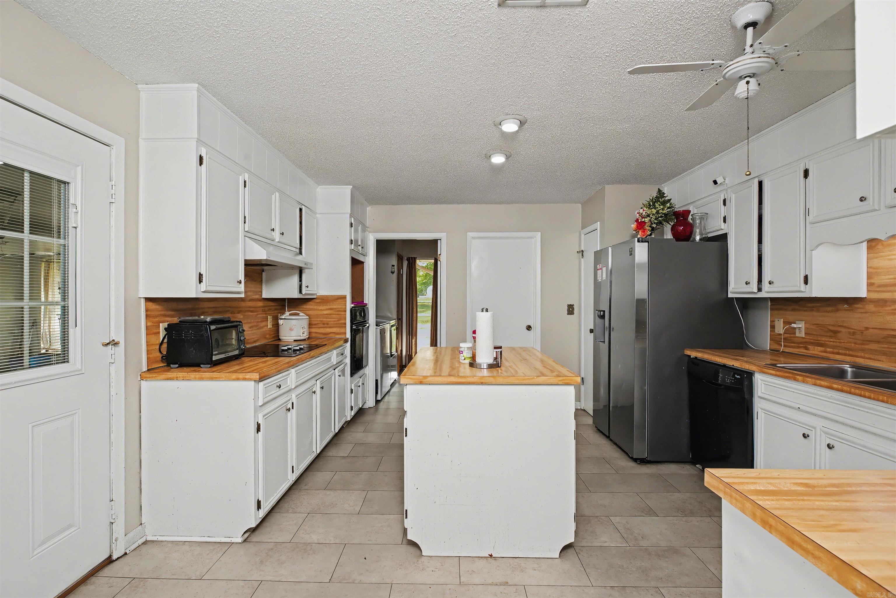 COUNTRY VILLAGE ESTATES - Residential