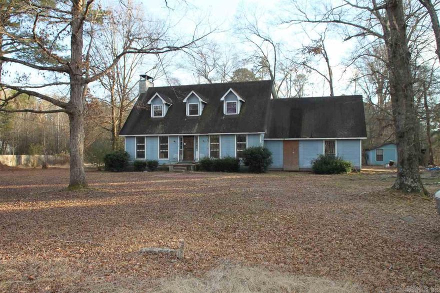 Investor Special or Owner Fixer-Upper. Large Home on Approx. 2 Acres.  Agents, please see Agent Remarks for required information.