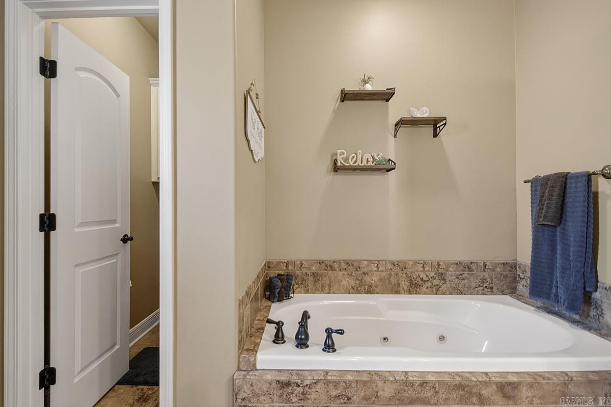 MILLERS CROSSING - Residential