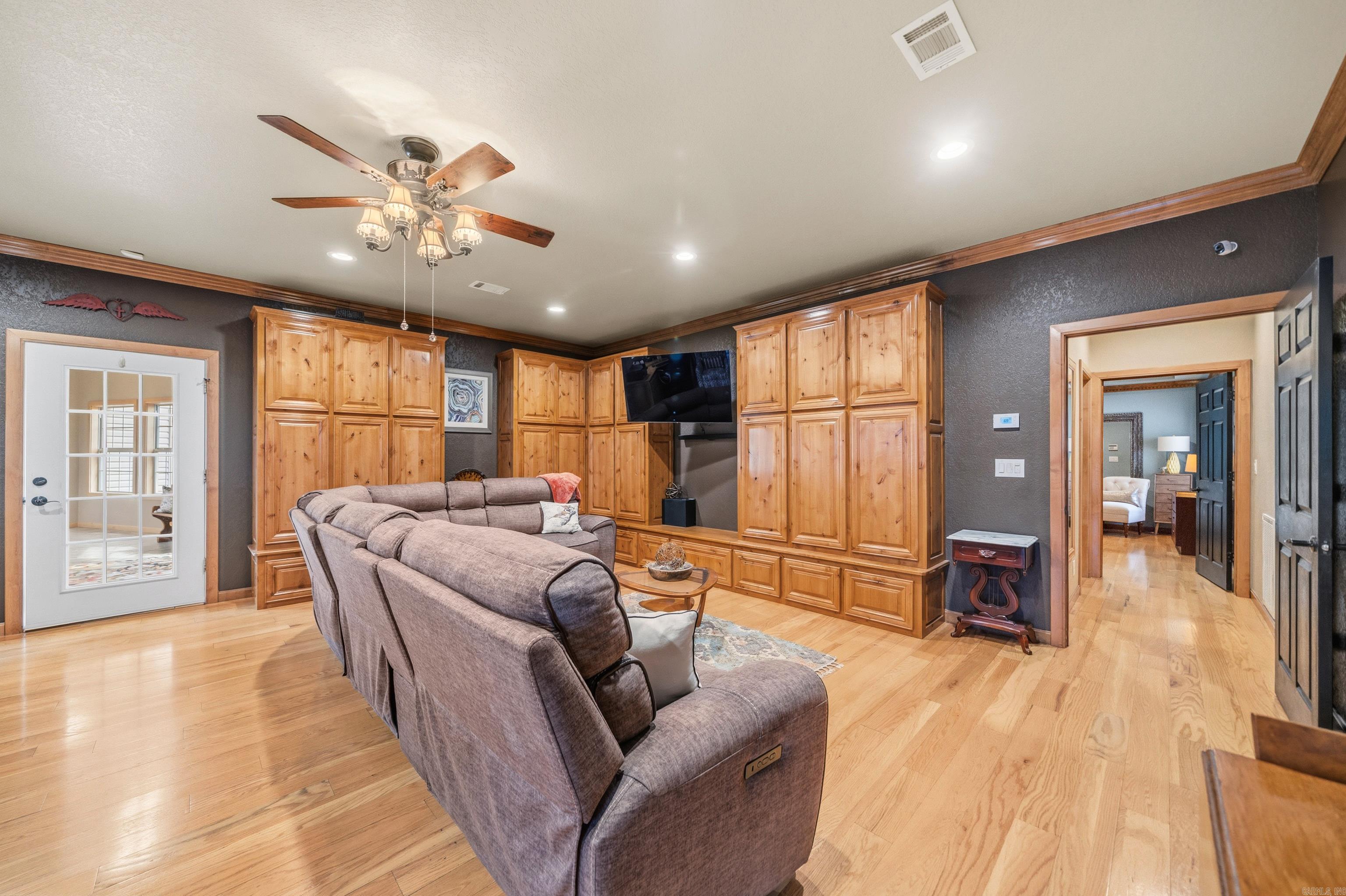 Hot Springs Outside - Residential